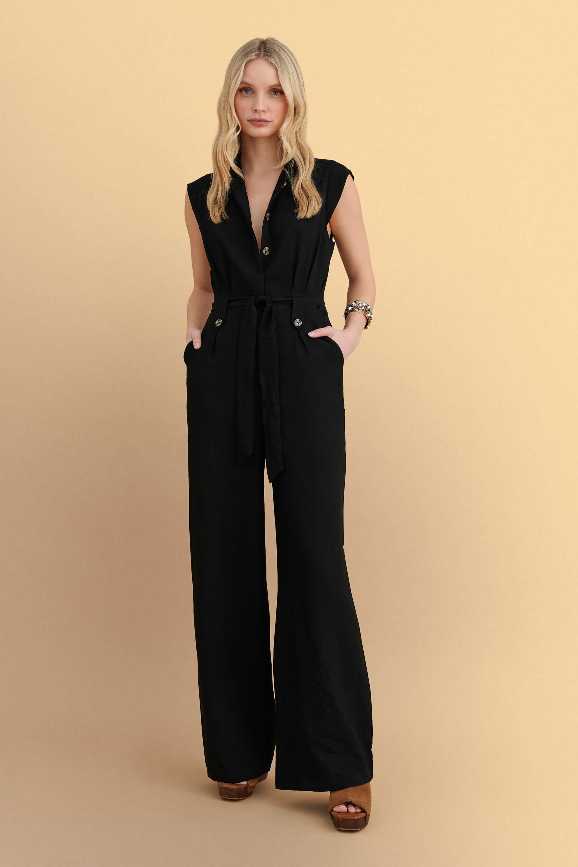 Φόρμα ολόσωμη με ζώνη - Μαύρο