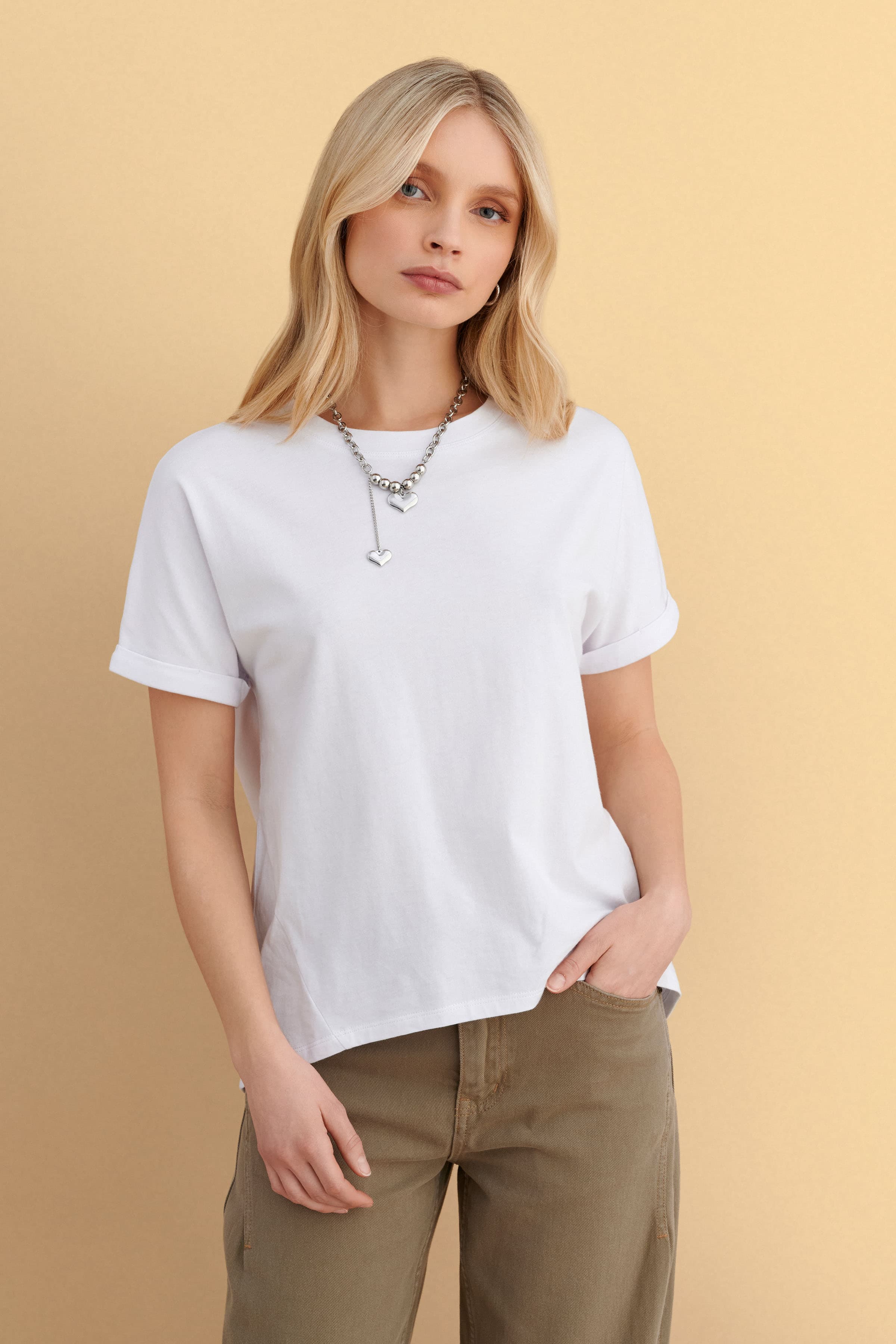 Μπλούζα κοντομάνικη με κολιέ - Λευκό