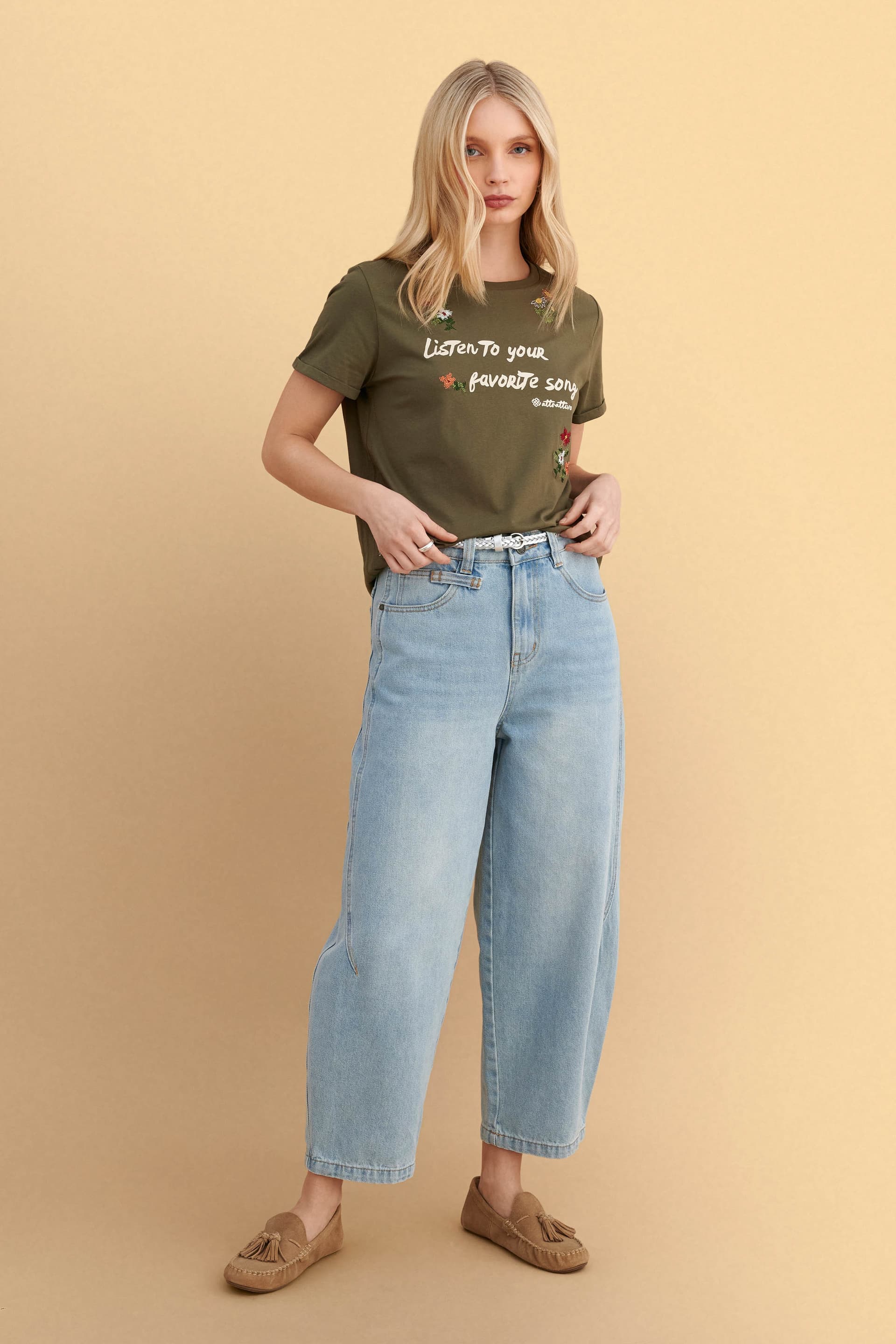 Μπλούζα κοντομάνικη με στάμπα και κεντήματα - Χακί