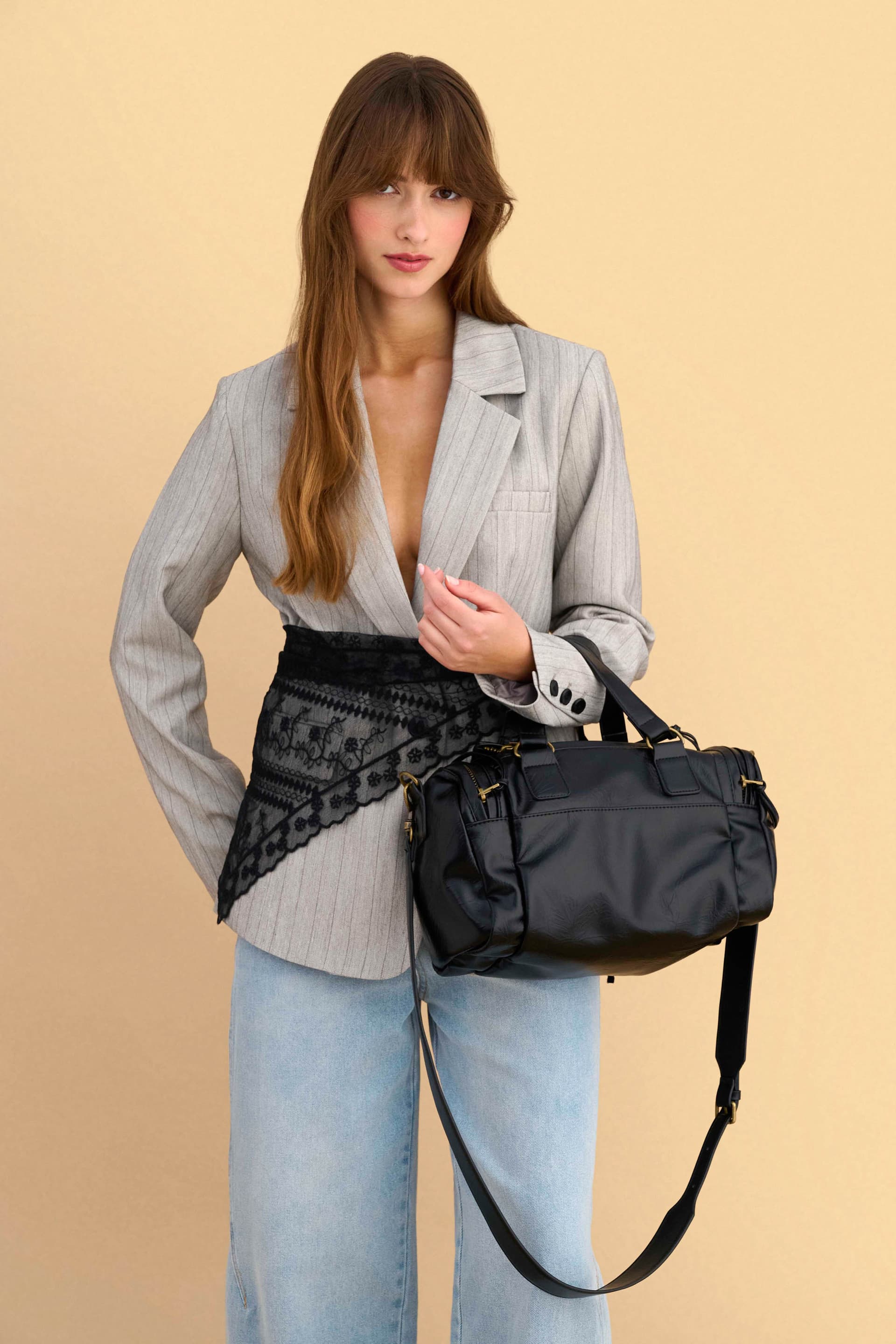 Τσάντα χειρός με δερμάτινη όψη - Μαύρο