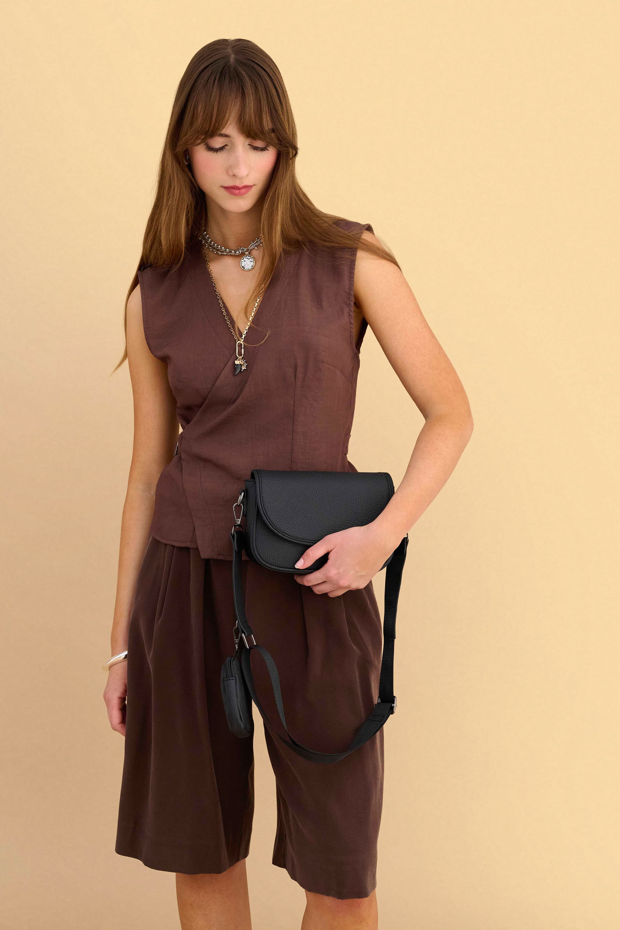 Τσαντάκι χιαστί με μπρελόκ θήκη - Μαύρο