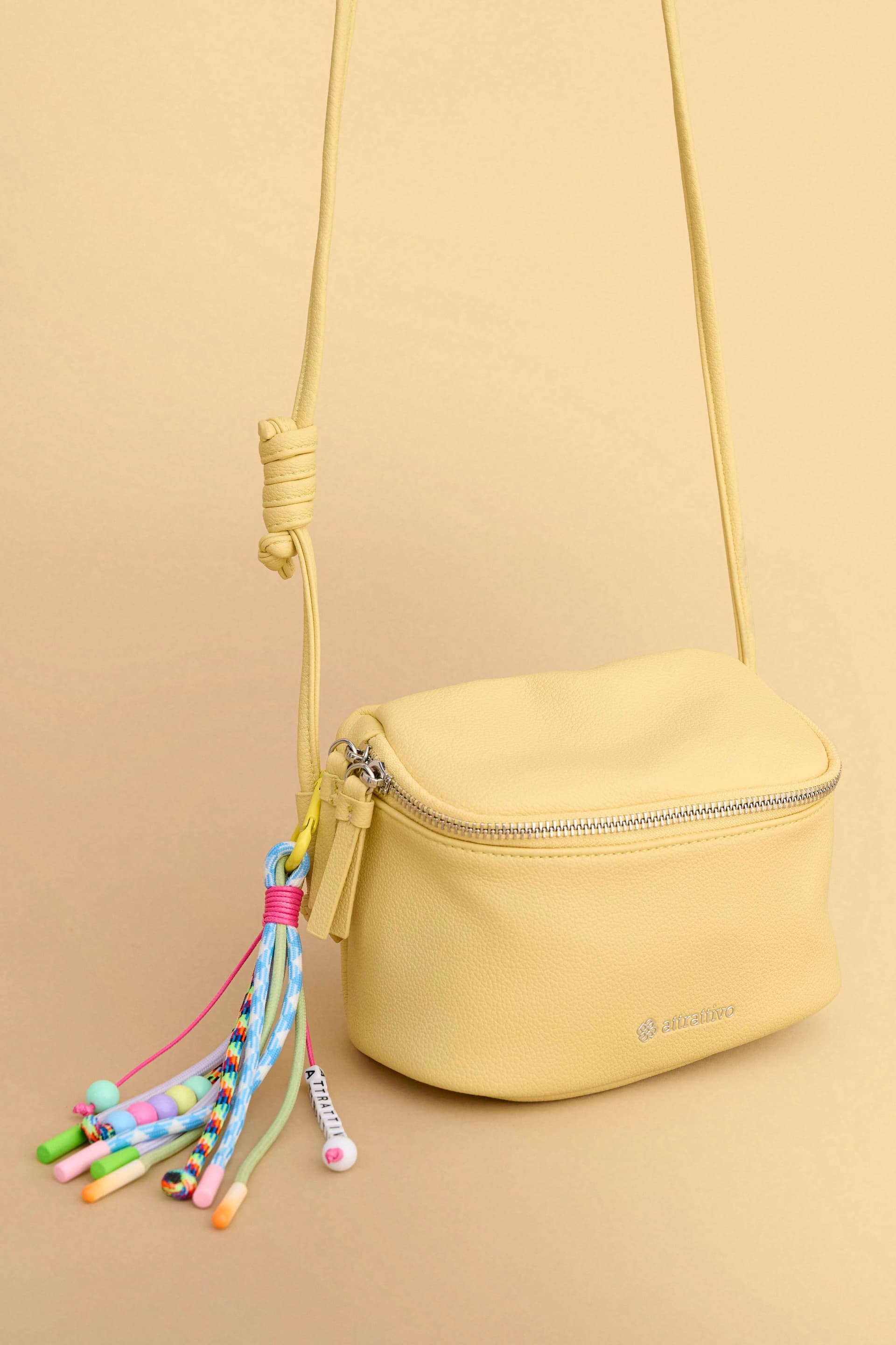 Τσαντάκι χιαστί με διακοσμητικό μπρελόκ - YELLOW