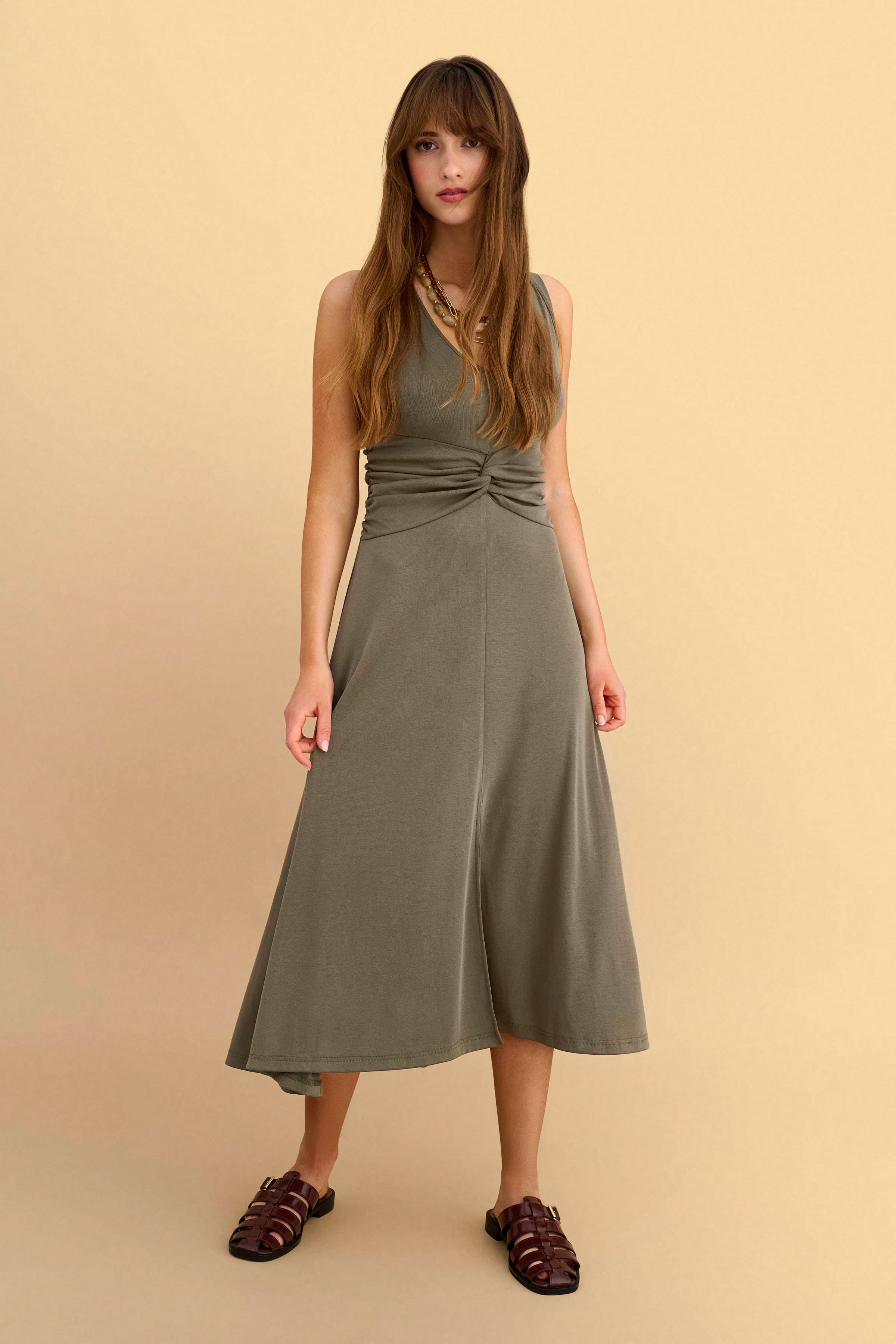 Φόρεμα μίντι με σκίσιμο μπροστά - Χακί