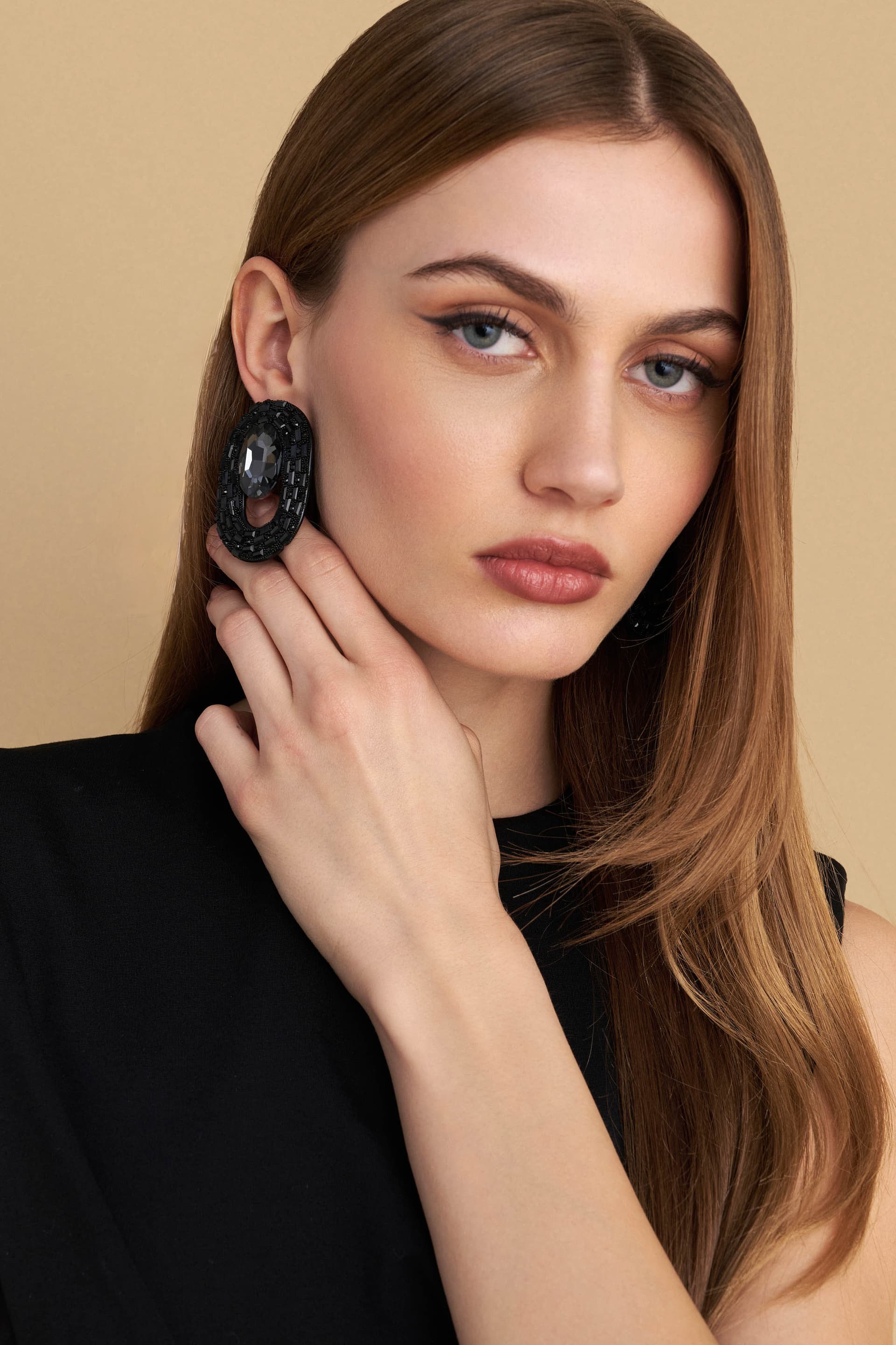 Σκουλαρίκια οβάλ καρφωτά - Μαύρο