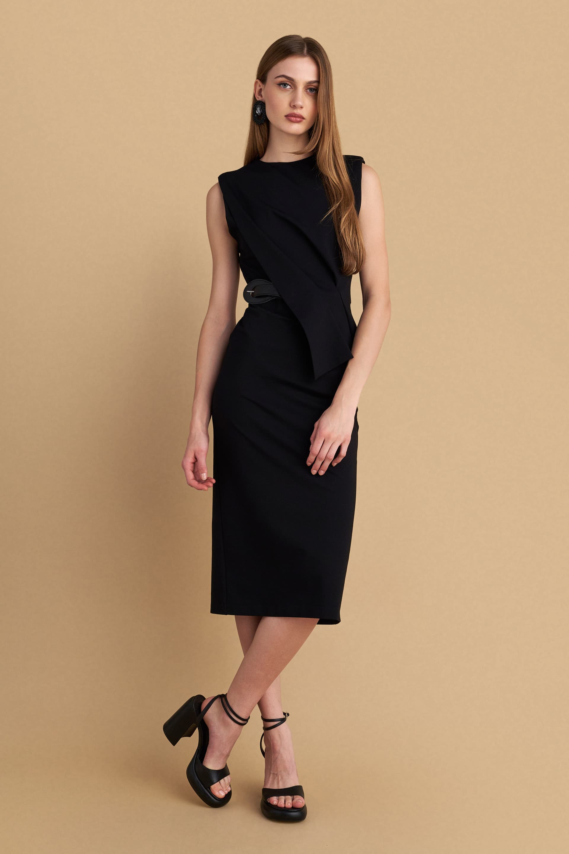 Φόρεμα μίντι με ζώνη - Μαύρο