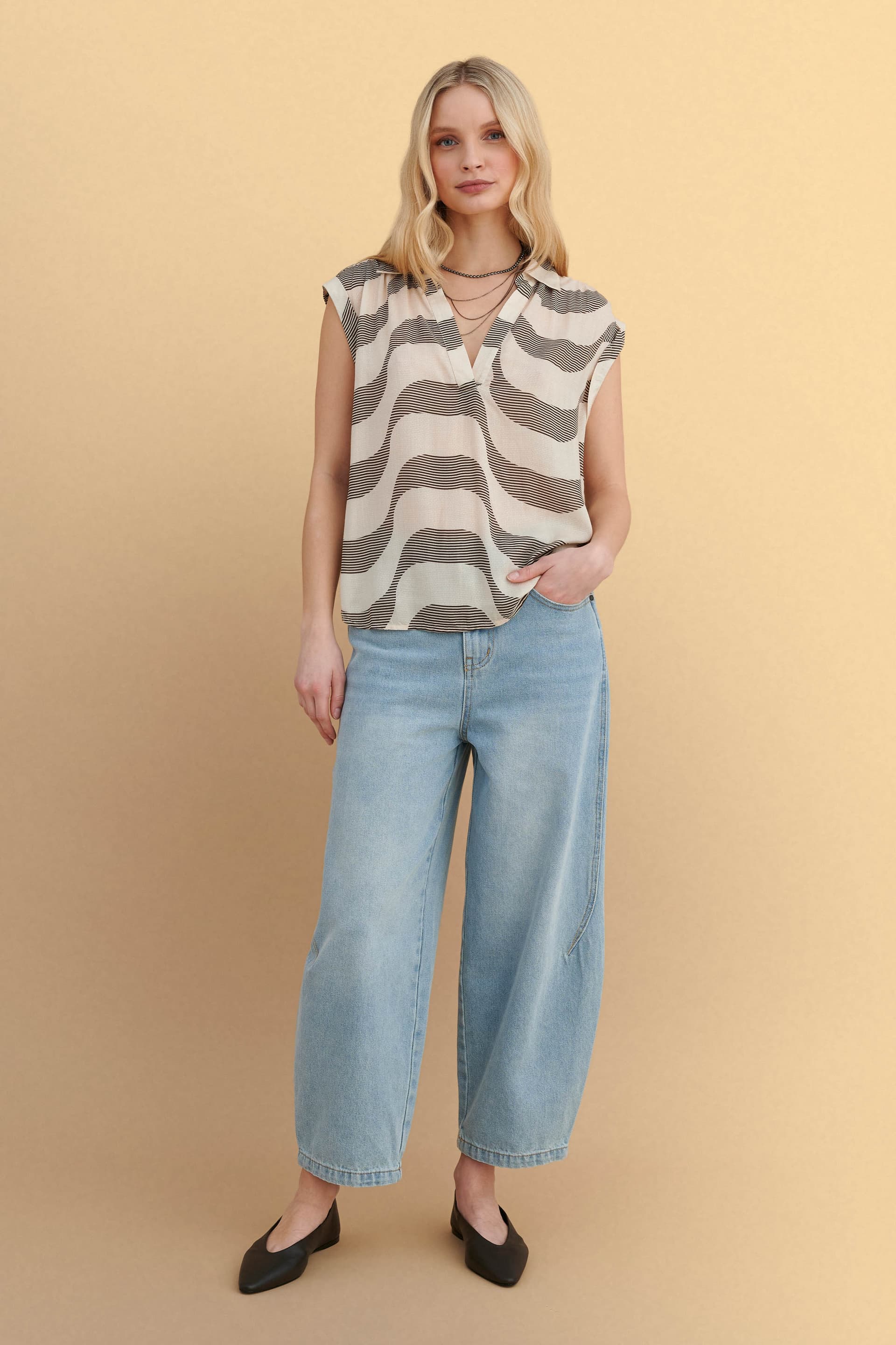 Τοπ αμάνικο με σχέδιο - Λευκό