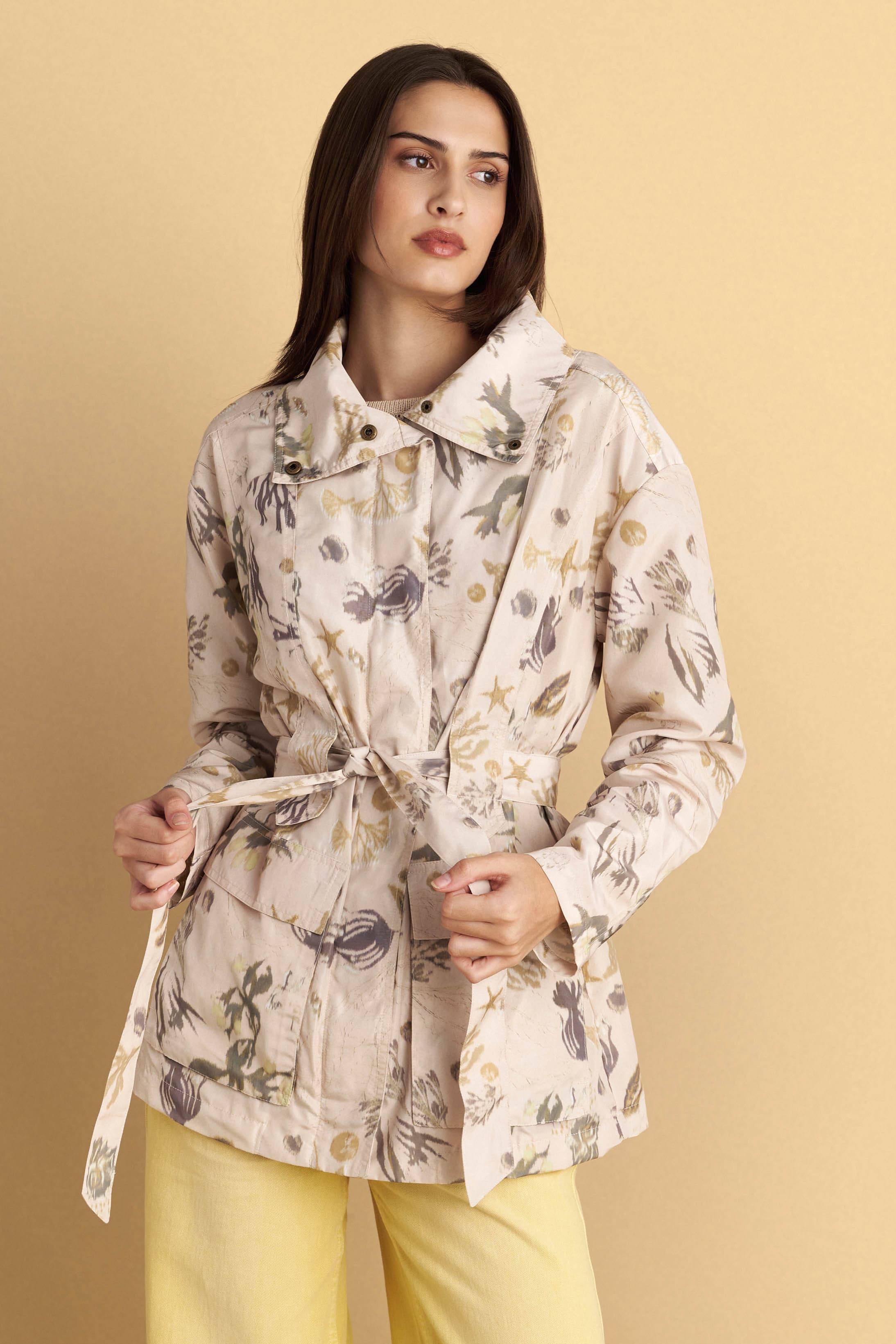 Μπουφάν με ζώνη και σχέδια - Μπεζ