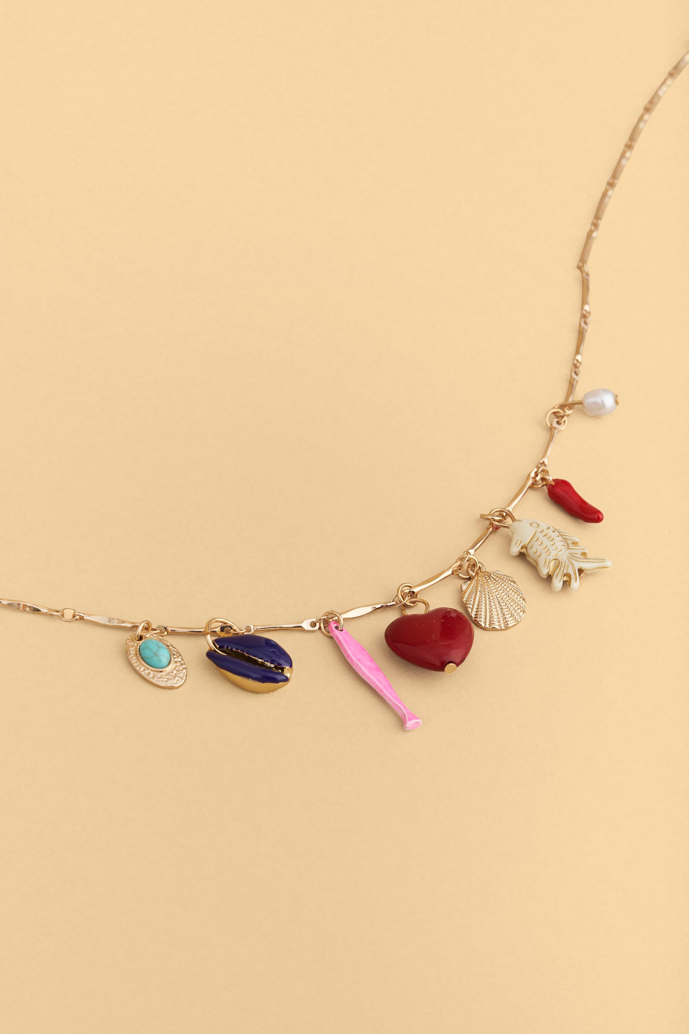 Κολιέ με κρεμαστά charms - Πολύχρωμο