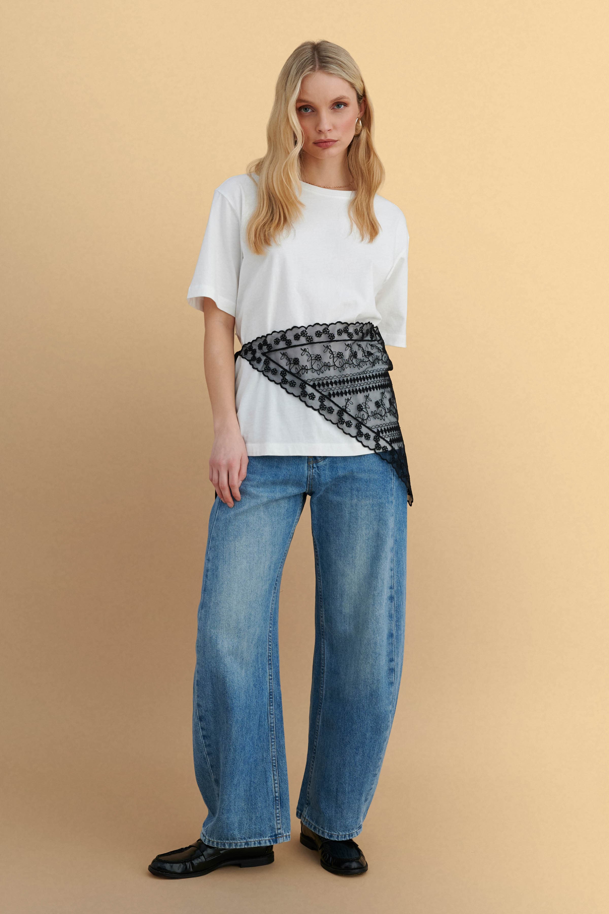 Μπλούζα με αποσπώμενο δαντελένιο μαντήλι - Λευκό