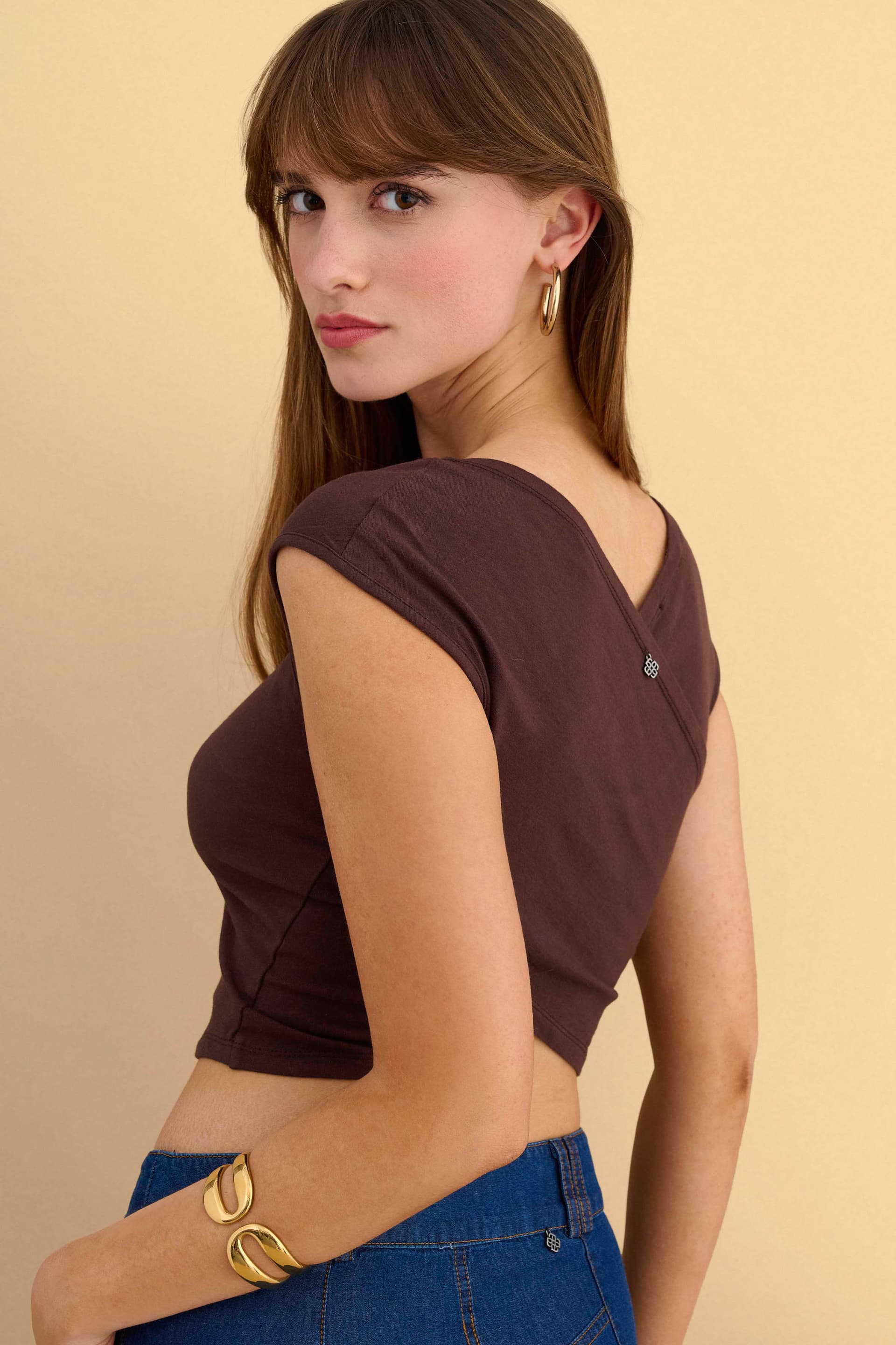 Τοπ αμάνικο χιαστί πίσω - CHOCOLATE