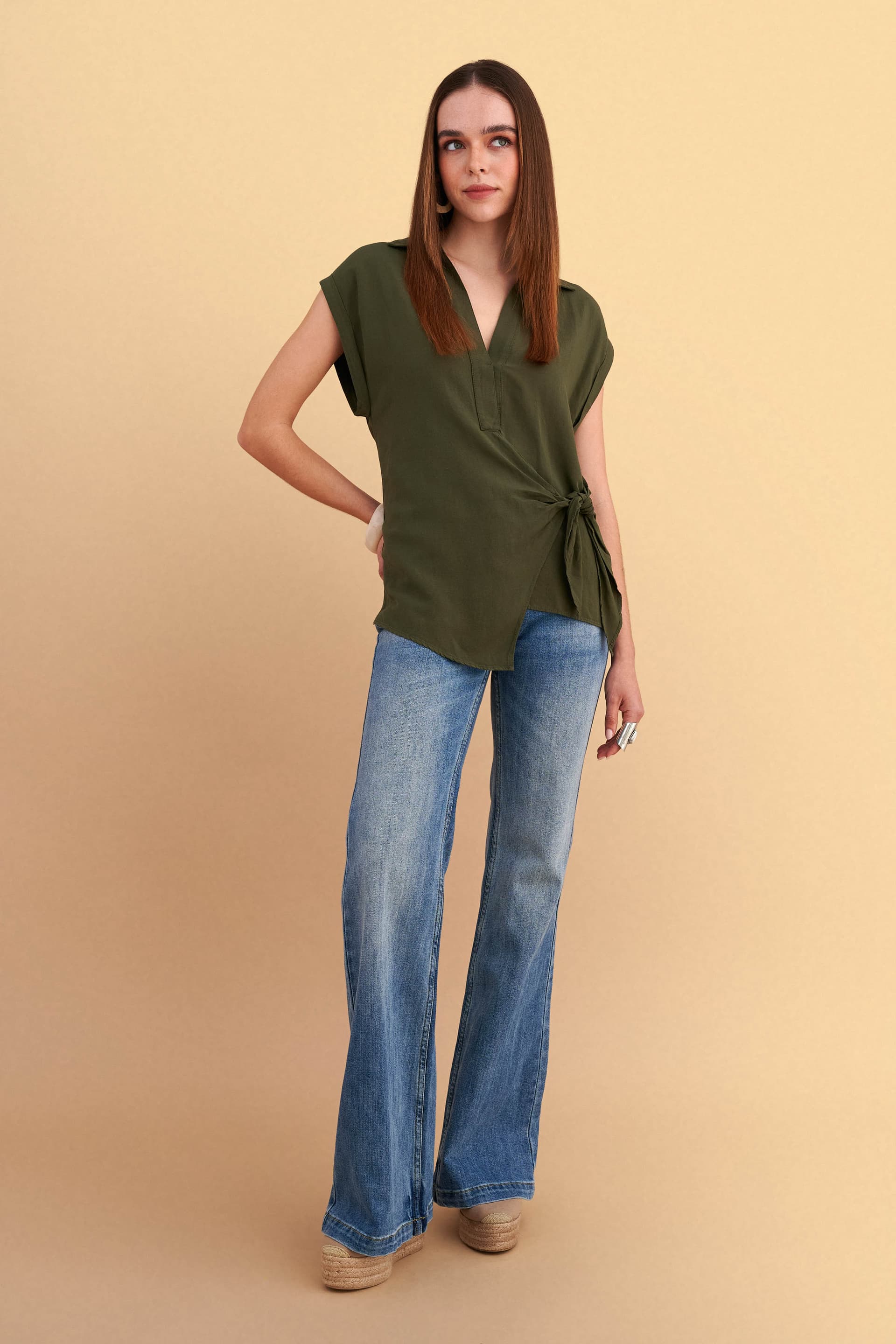 Τοπ αμάνικο με δέσιμο στο πλάϊ - Χακί