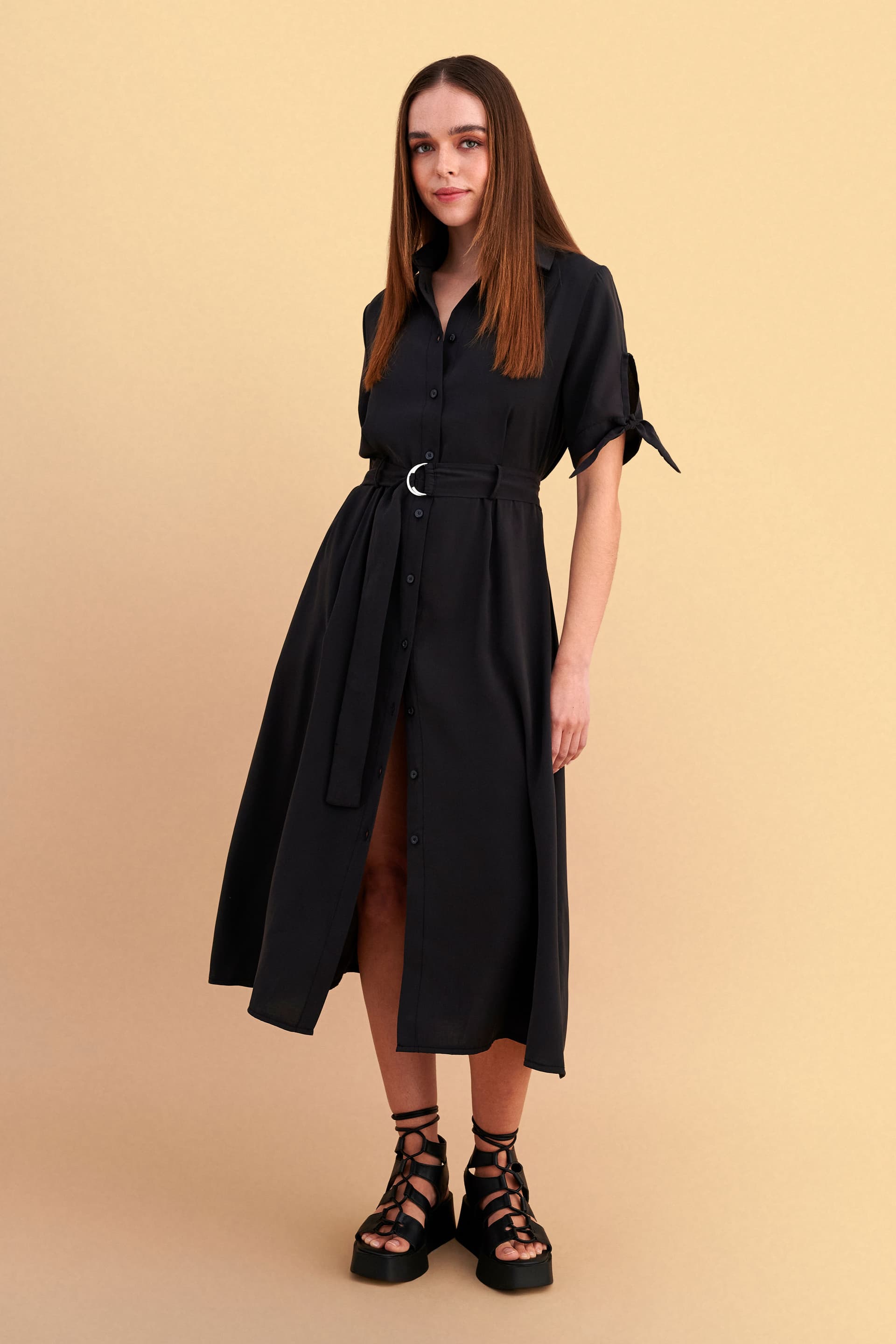 Φόρεμα μίντι με ζώνη και δέσιμο στα μανίκια - Μαύρο