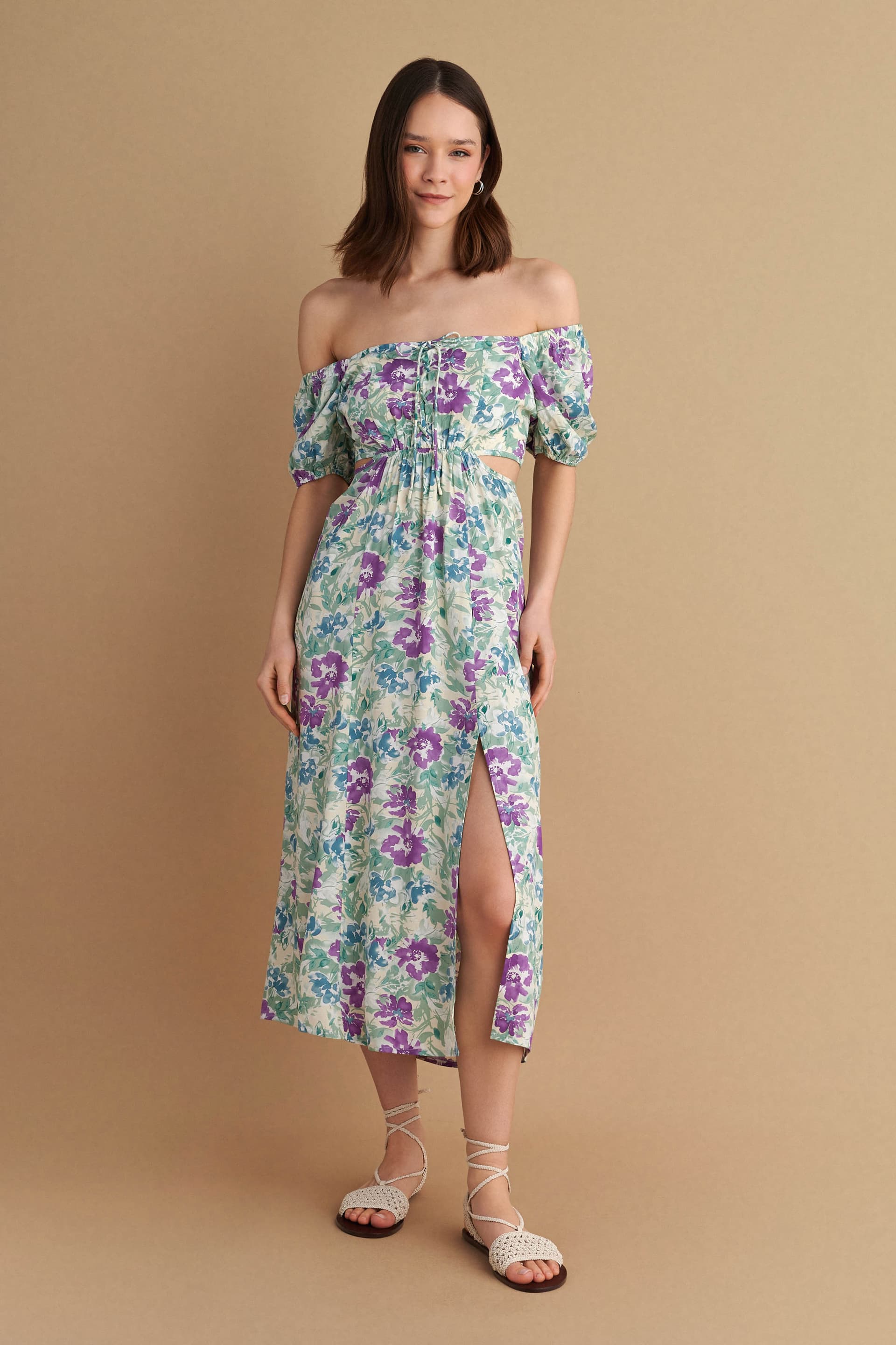 Φόρεμα φλοράλ με cut out - Πολύχρωμο