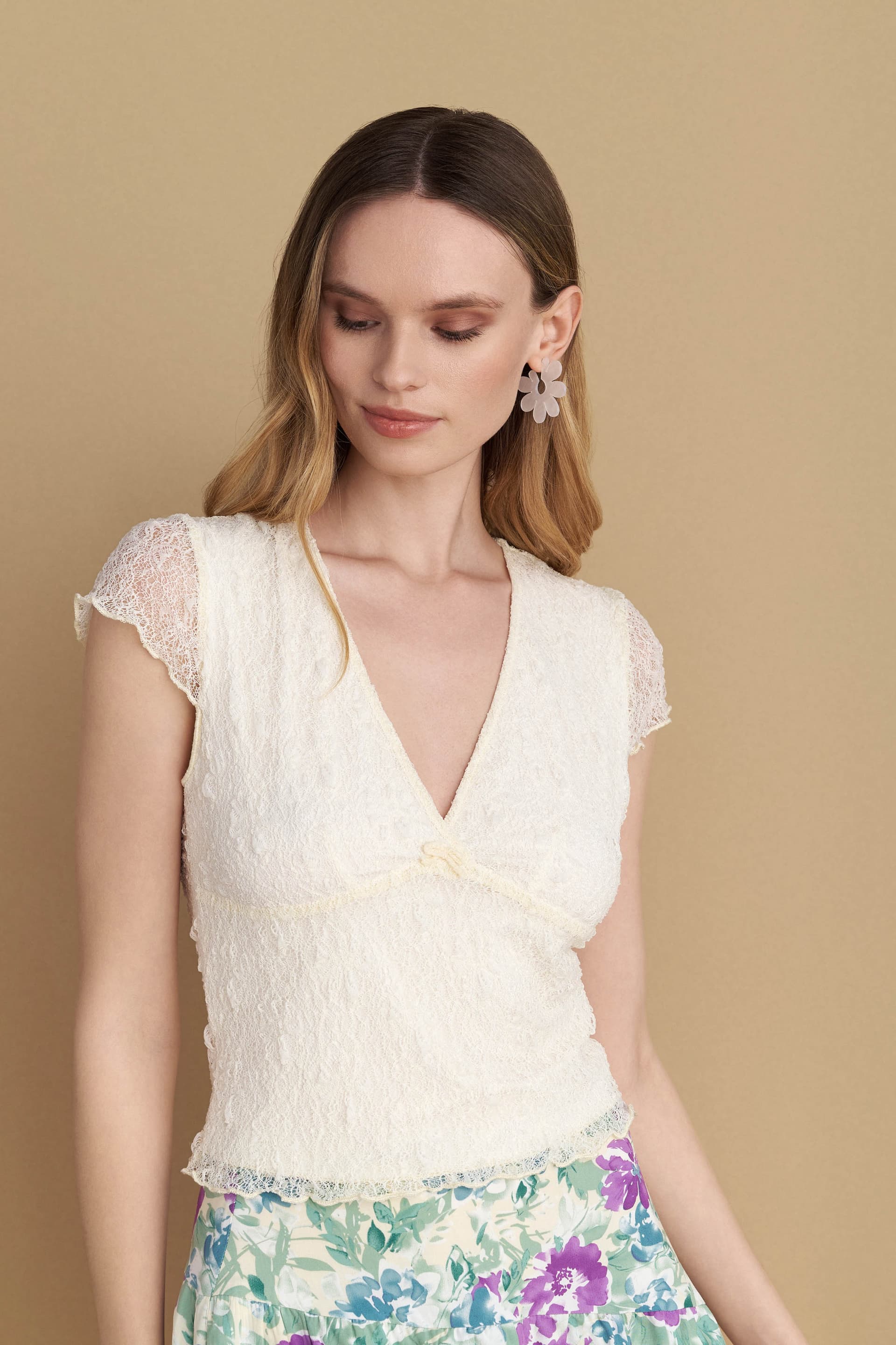 Τοπ cropped με βολάν   - Λευκό