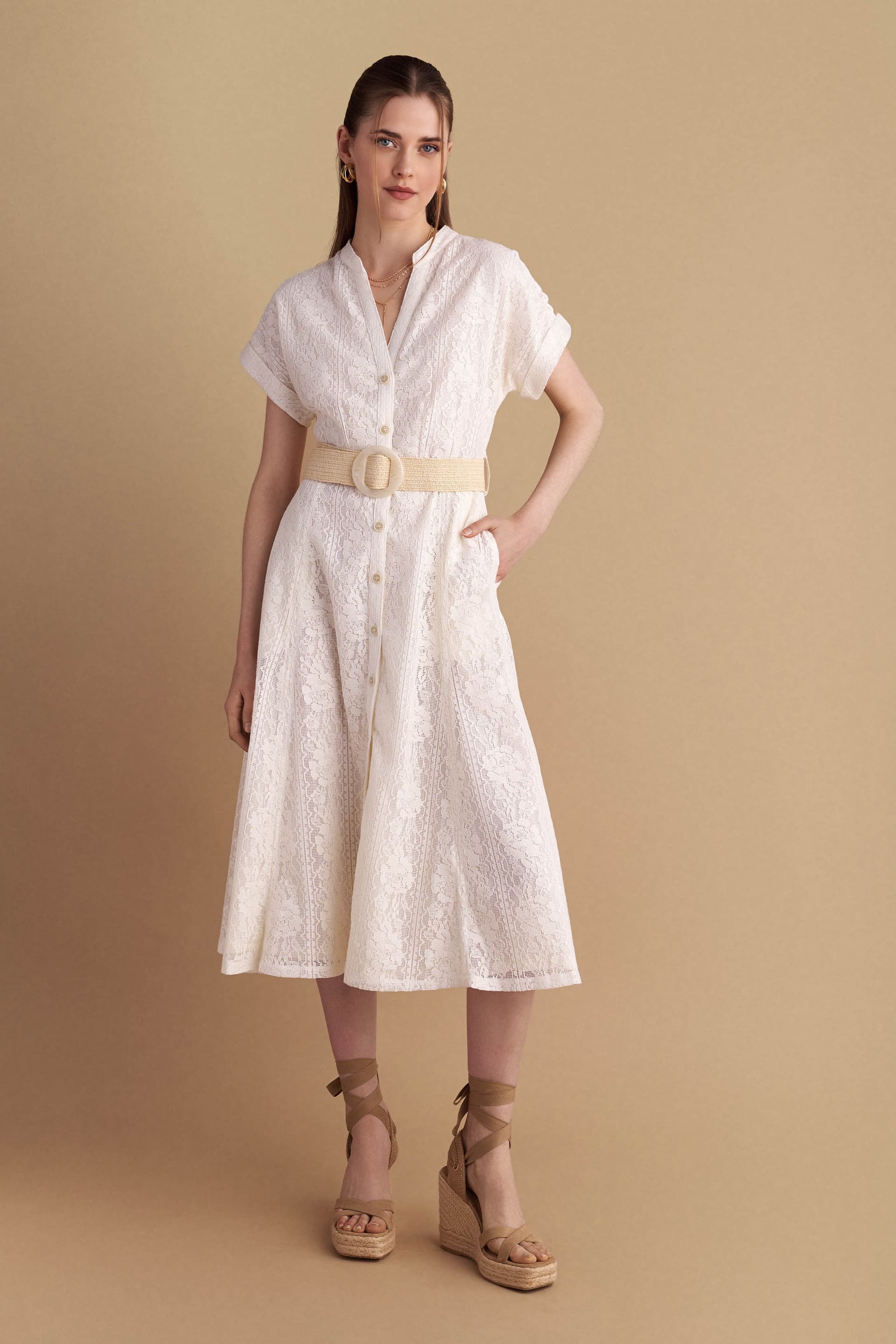 Φόρεμα σεμιζιέ με δαντέλα - Λευκό