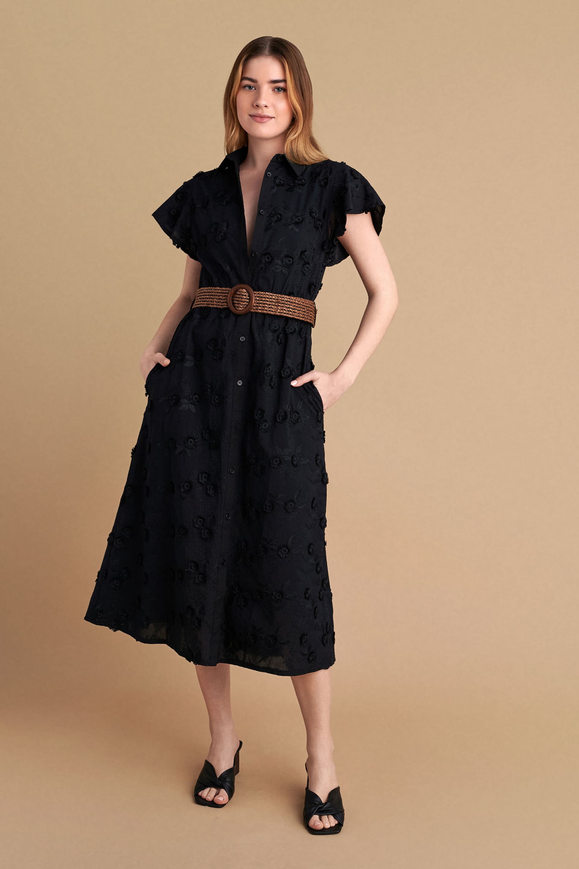 Φόρεμα με ζώνη και 3D λουλούδια - Μαύρο