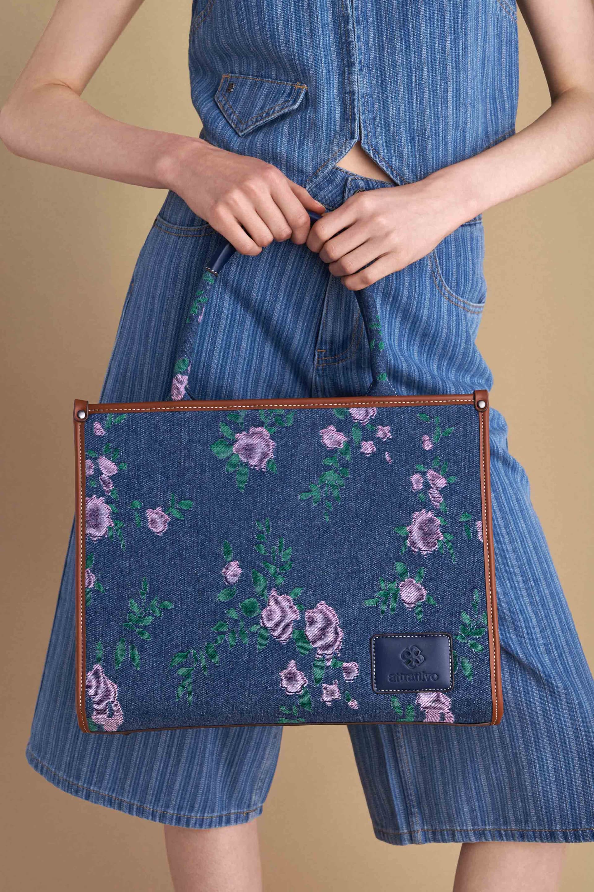 Τσάντα με φλοράλ denim όψη - DENIM