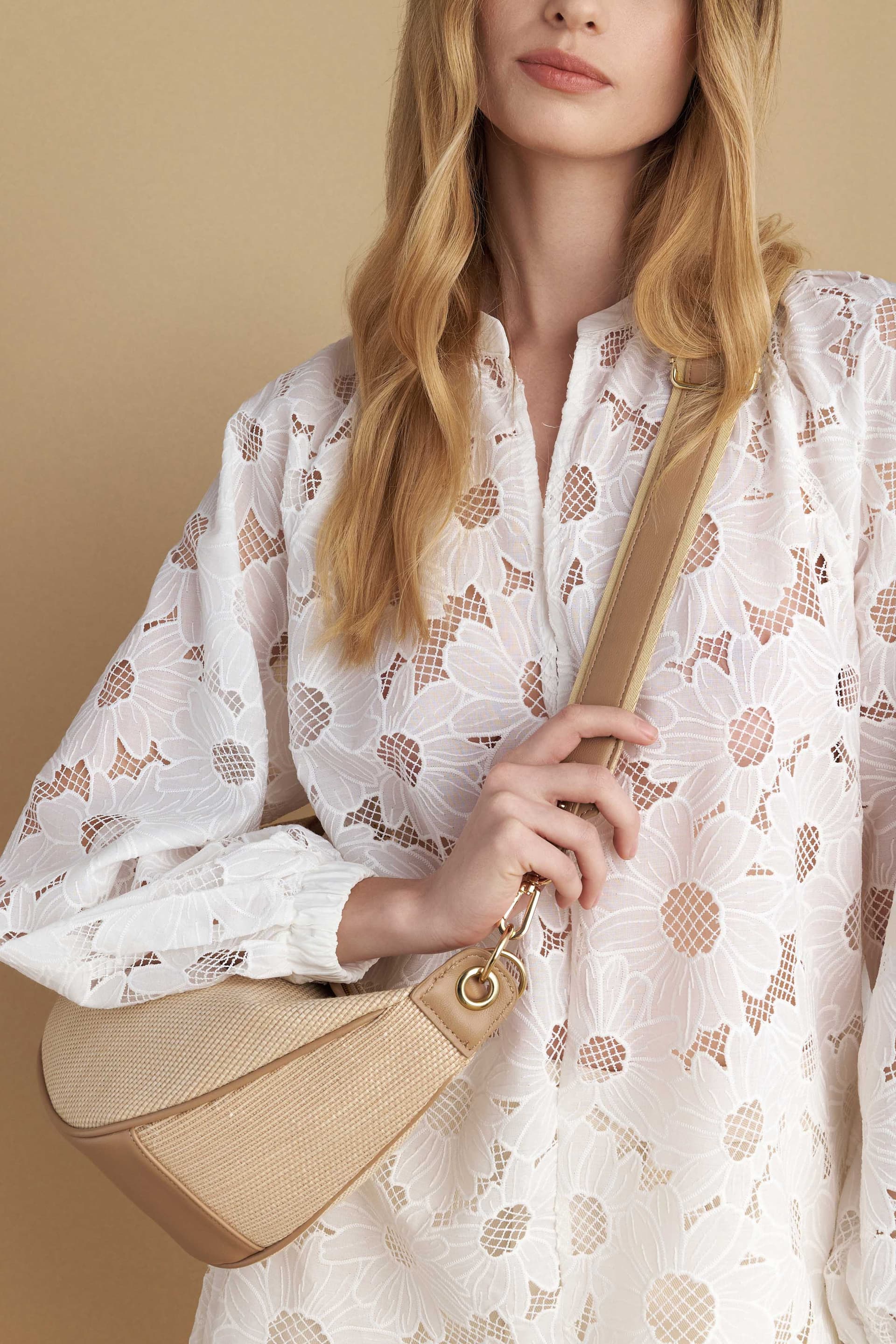 Τσάντα ώμου με δερμάτινες λεπτομέρειες - Μπεζ