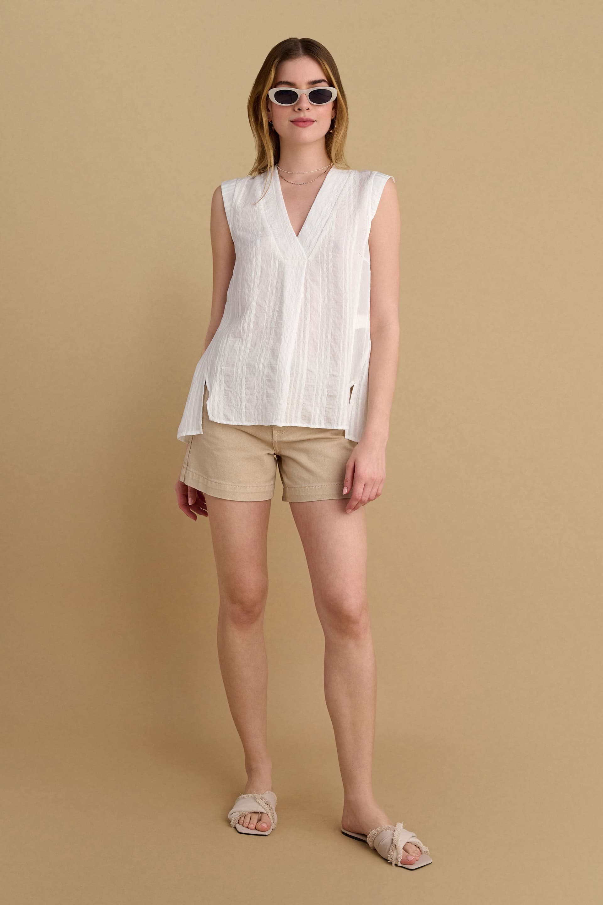 Τοπ ασύμμετρο με άνοιγμα στην πλάτη - Λευκό