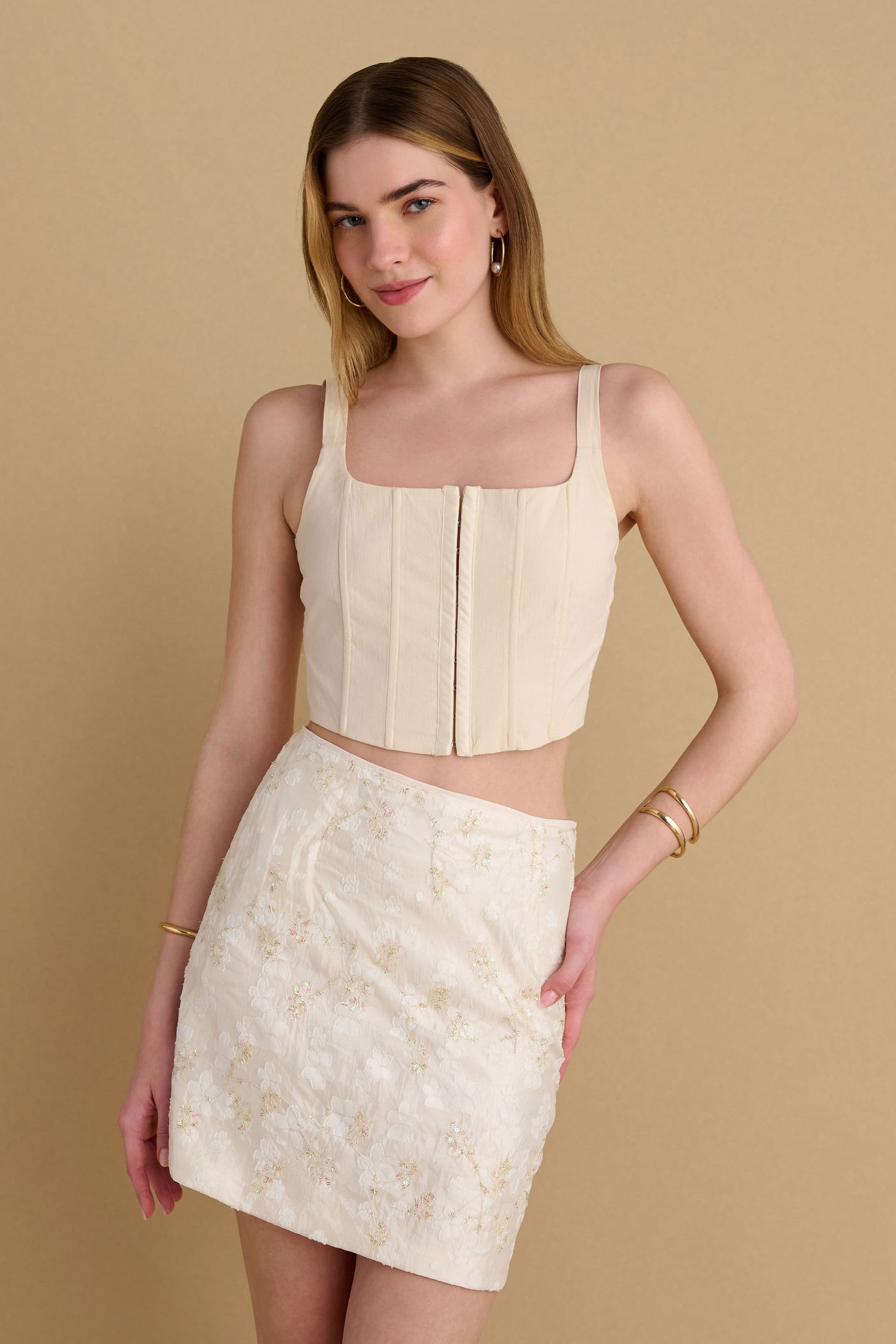 Μπούστο με τετράγωνο ντεκολτέ - Εκρού