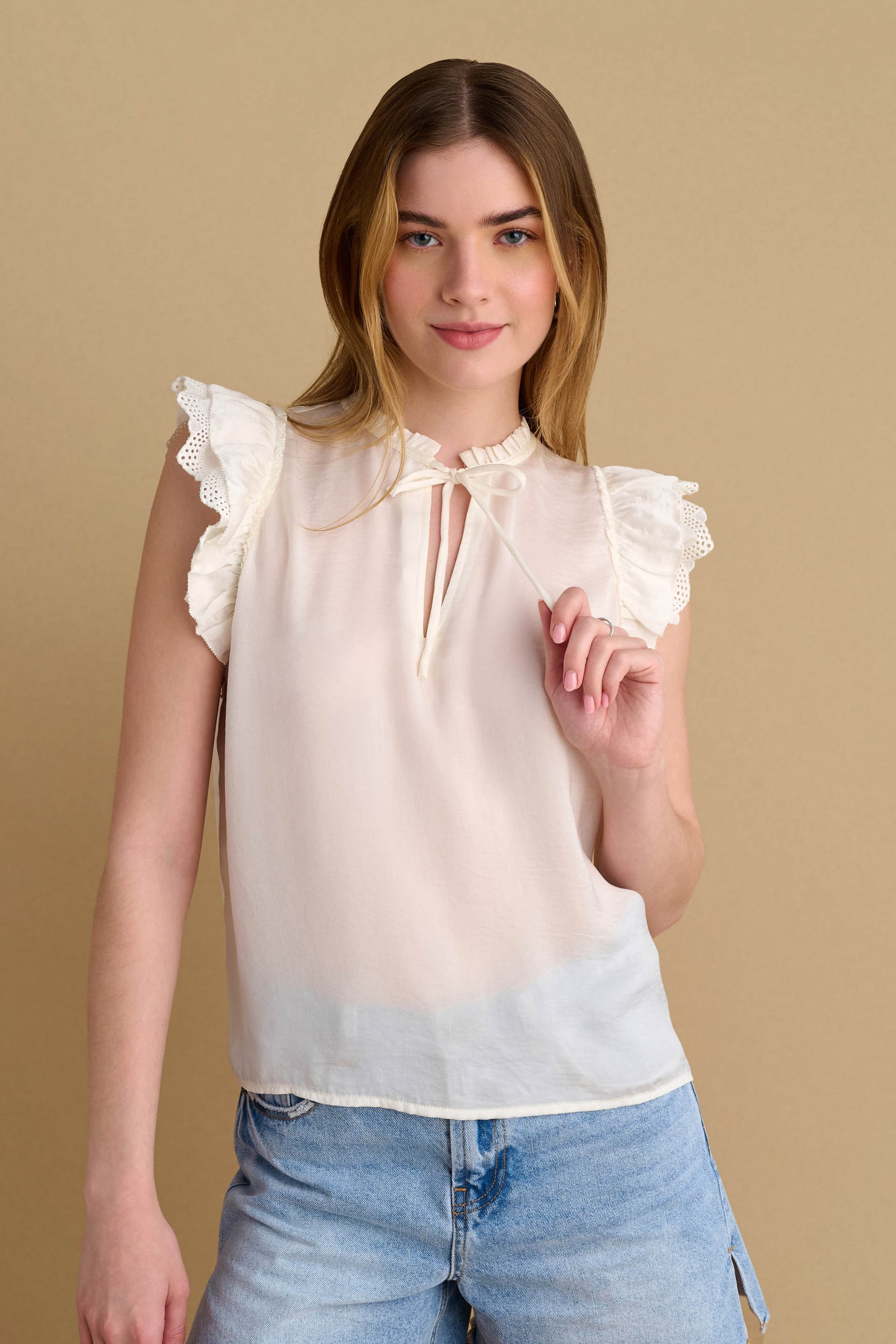 Τοπ με βολάν μανίκια - Λευκό