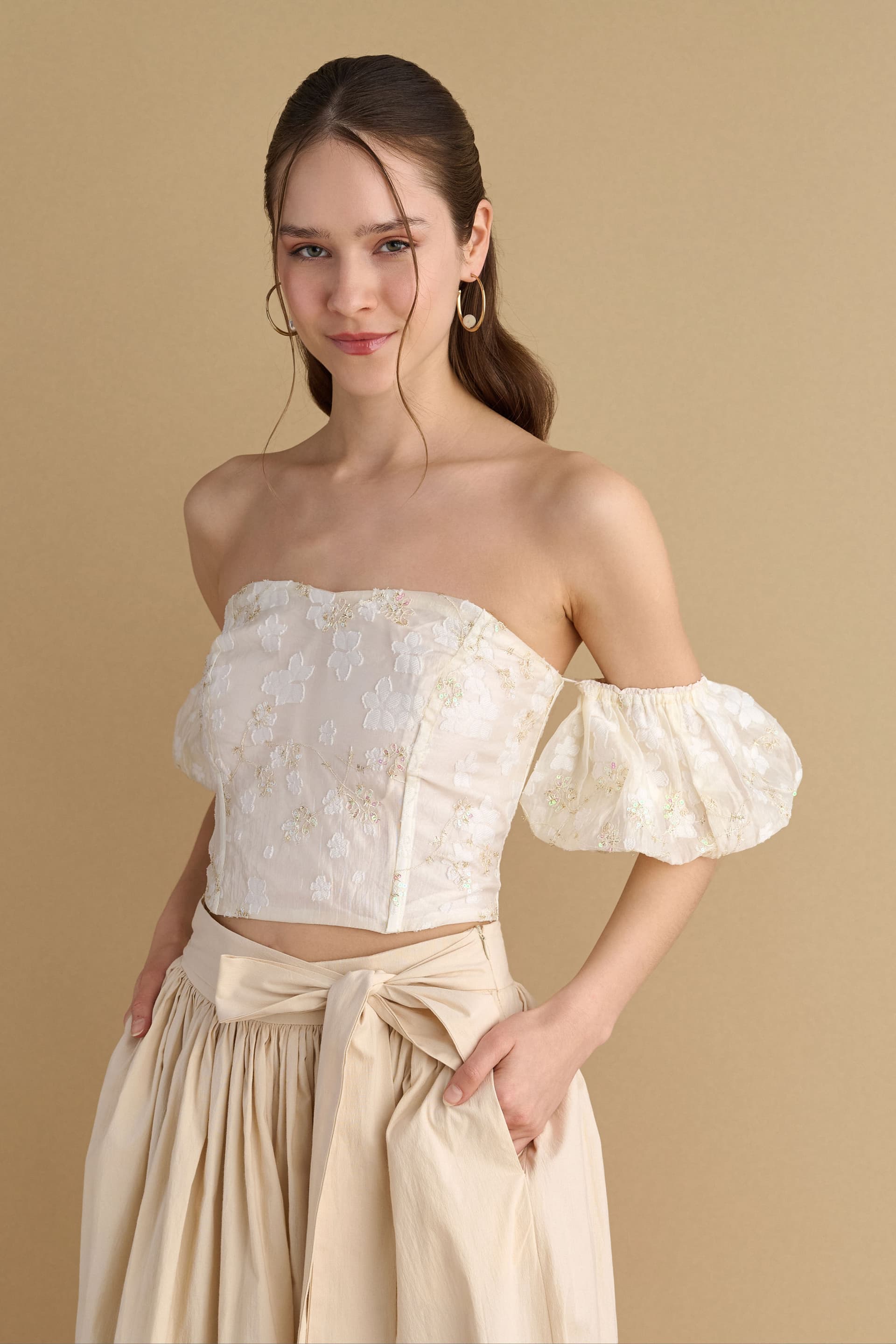 Μπούστο με διακοσμητικά - Εκρού