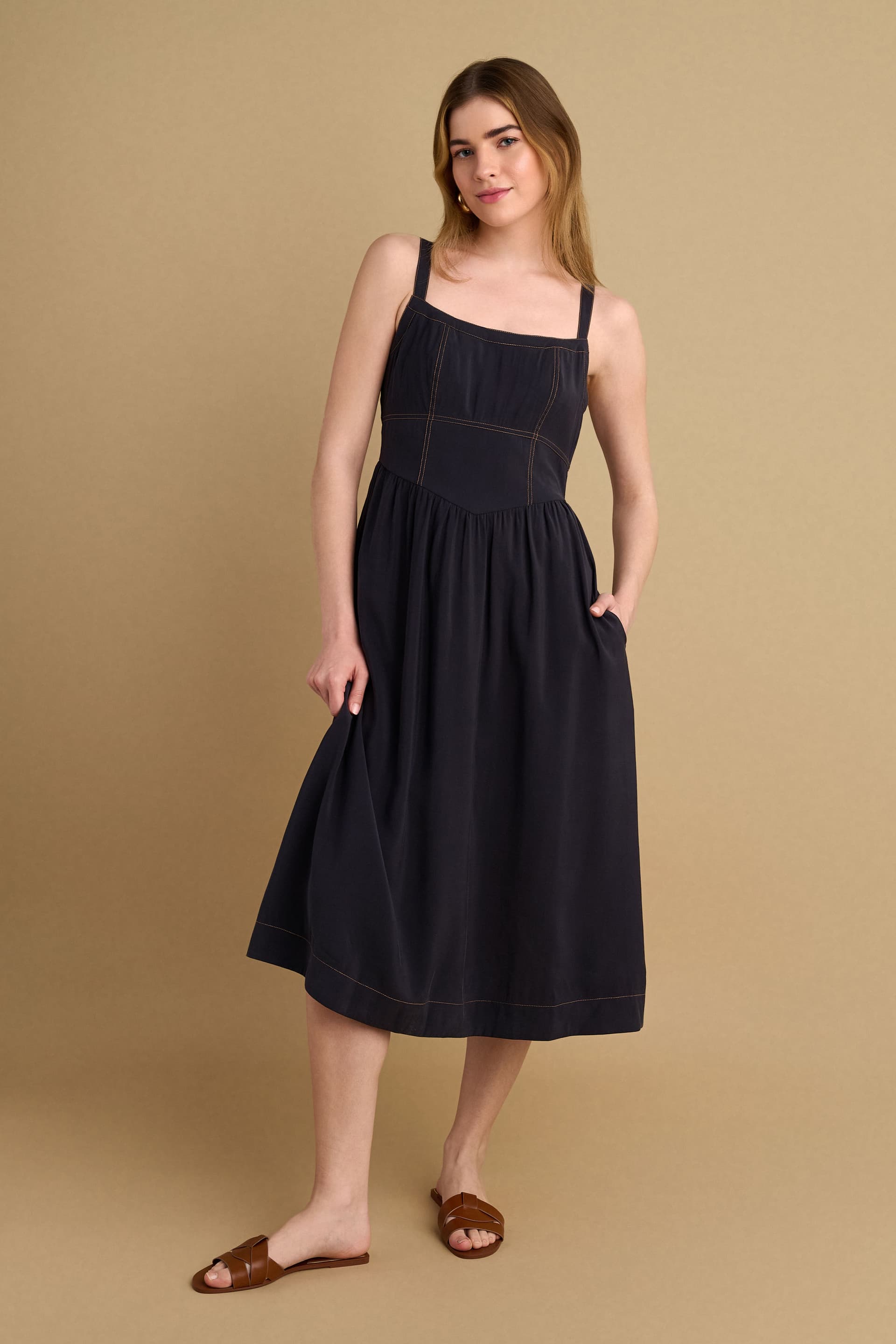 Φόρεμα midi με ραφές - Μαύρο