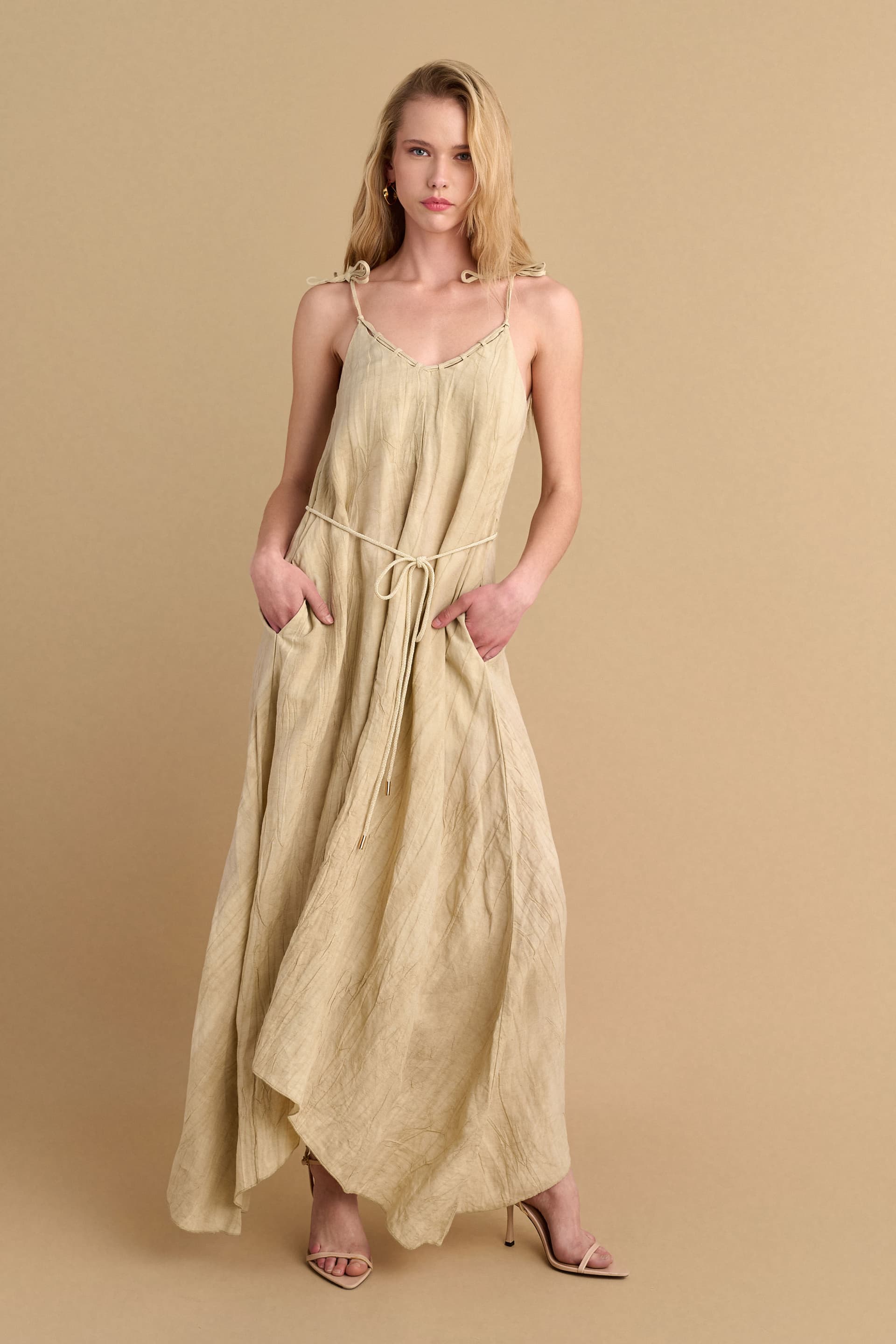 Φόρεμα ασύμμετρο με ζώνη - Μπεζ