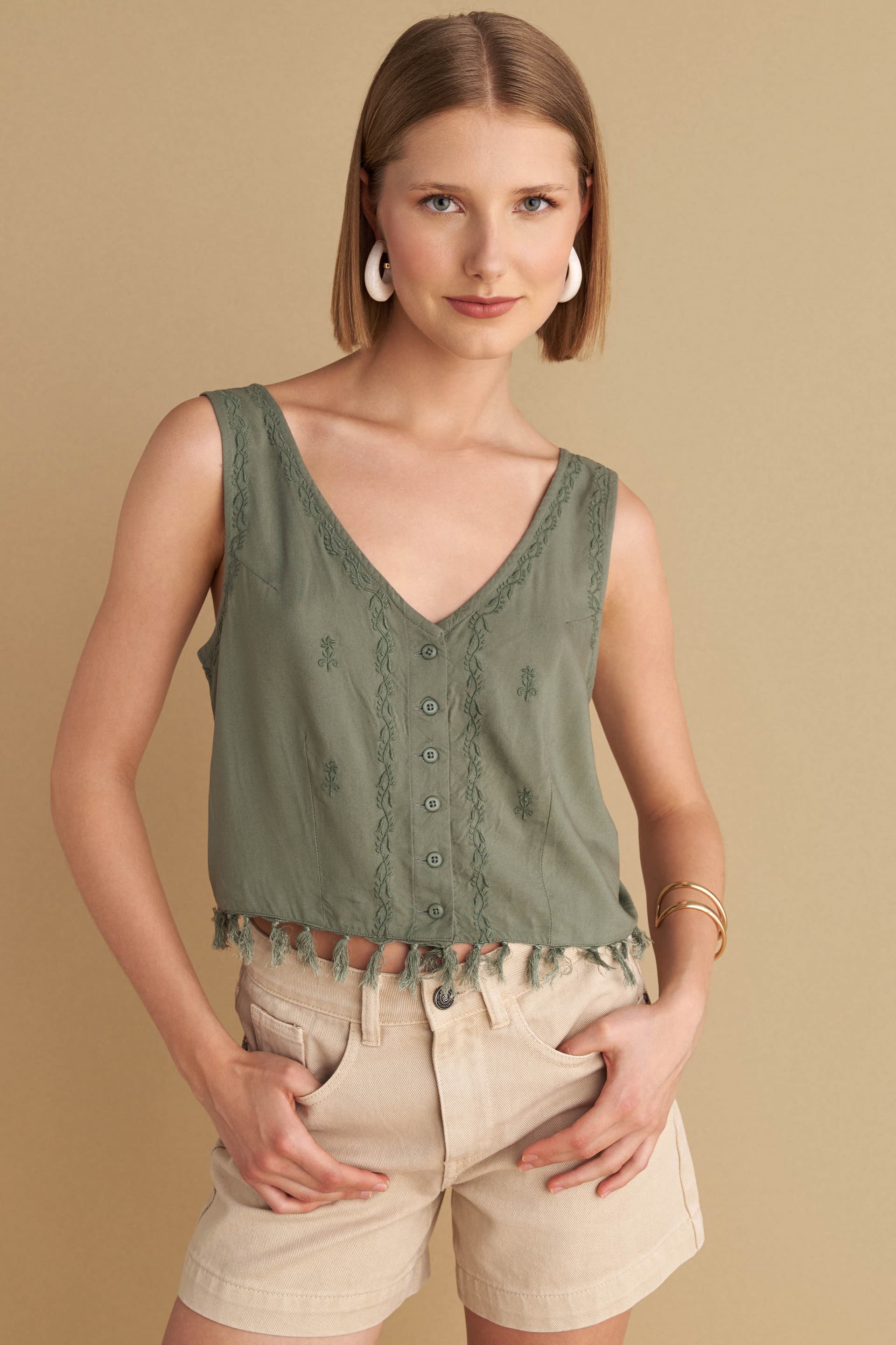 Τοπ αμάνικο με κεντήματα - Ανοιχτό Χακί