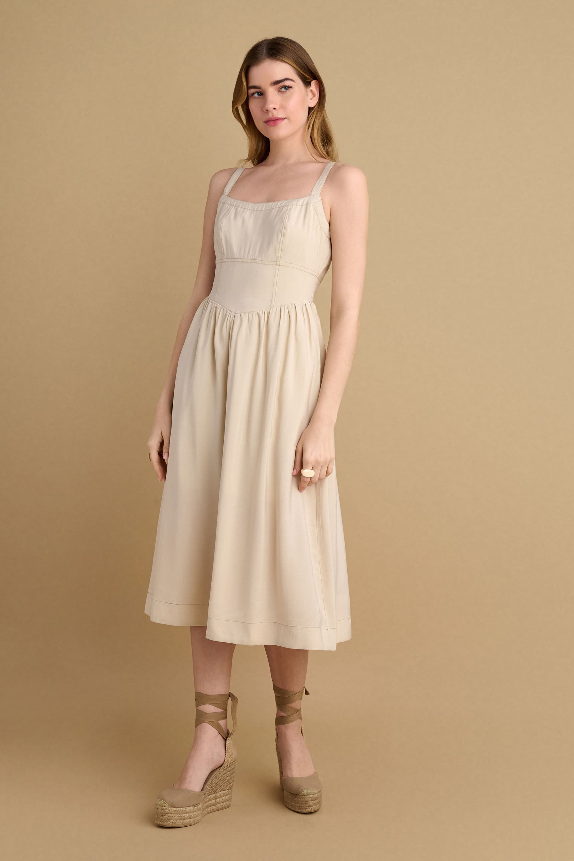 Φόρεμα midi με ραφές - Μπεζ