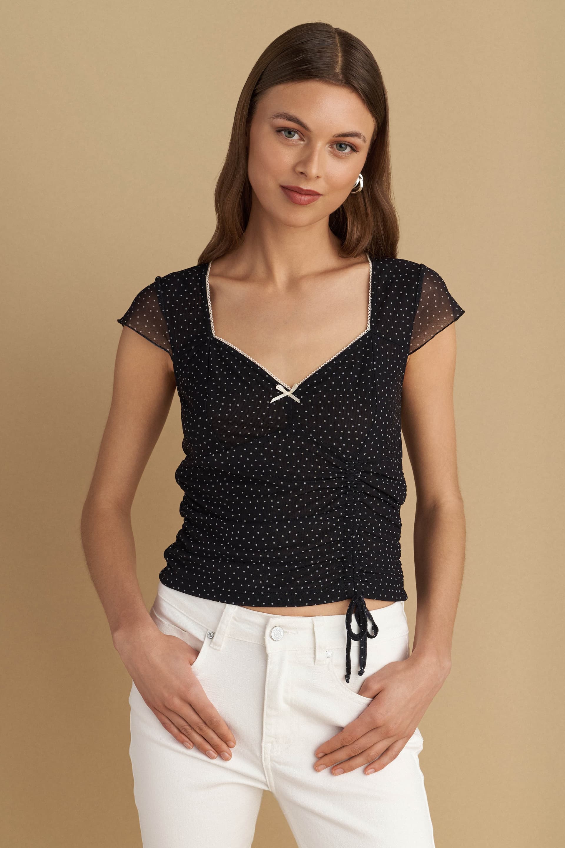 Μπλούζα τούλινη πουά με λαιμόκοψη καρδιά - Μαύρο