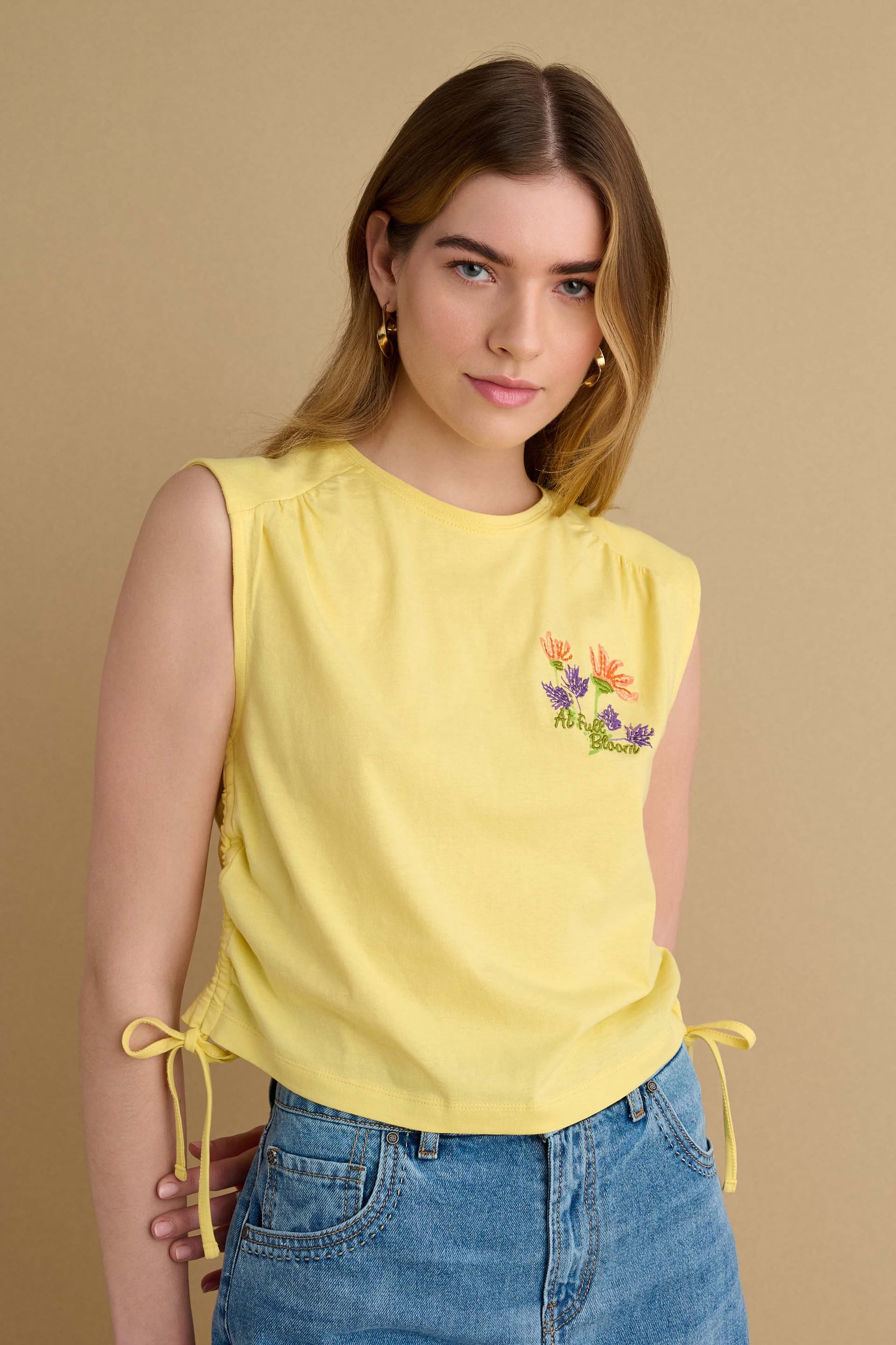 Μπλούζα αμάνικη με κέντημα - YELLOW