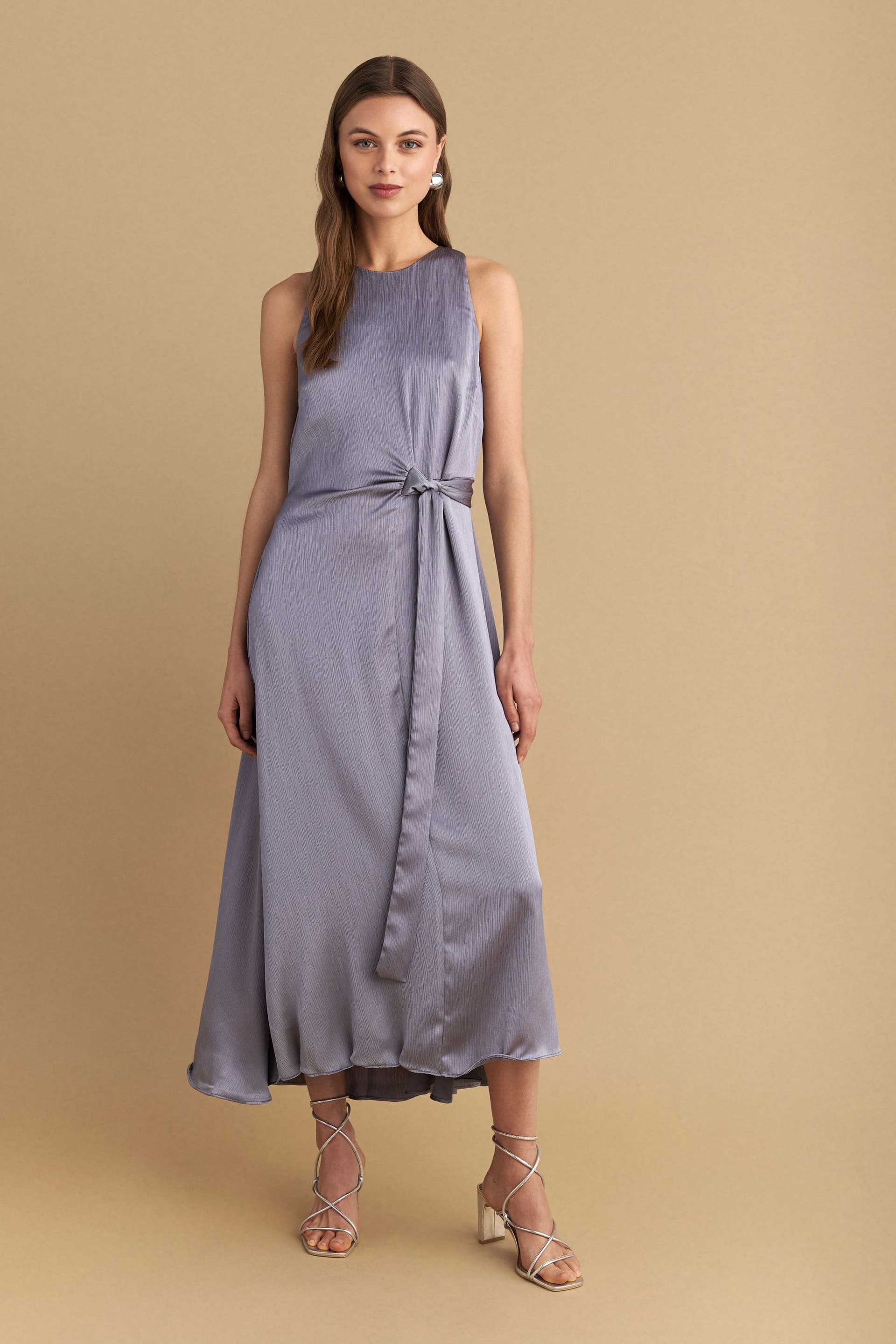 Μίντι αμάνικο σατέν φόρεμα - Ασημί