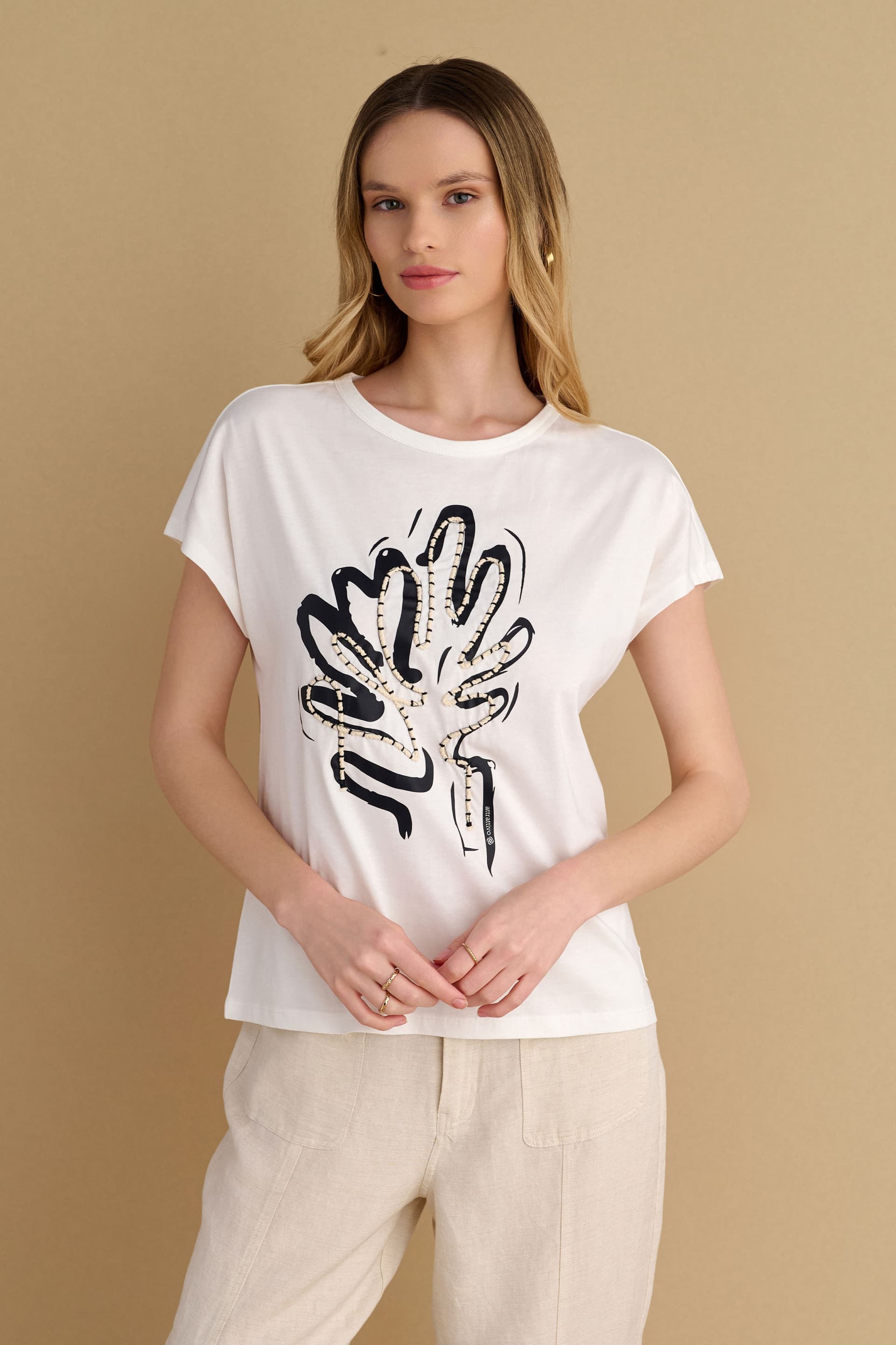 Μπλούζα κοντομάνικη με κεντητές λεπτομέρειες - Λευκό