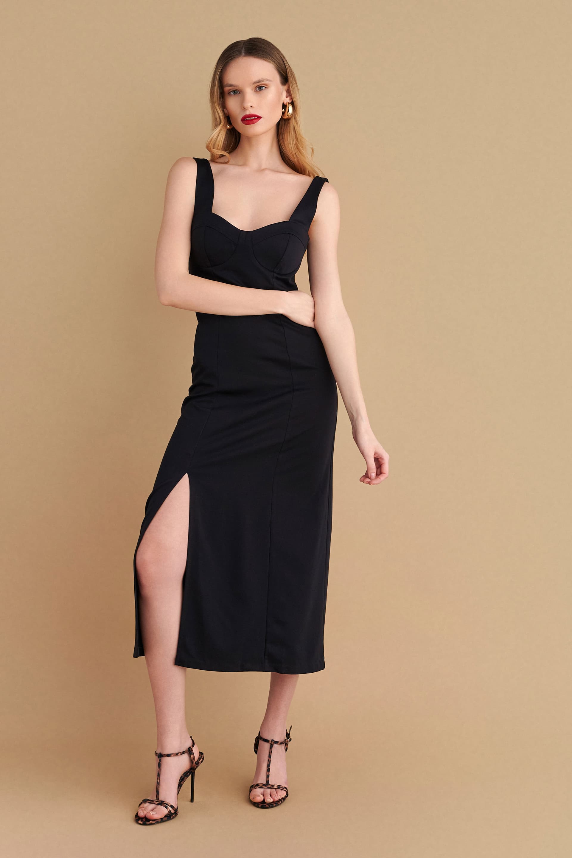 Φόρεμα μίντι με σκίσιμο - Μαύρο