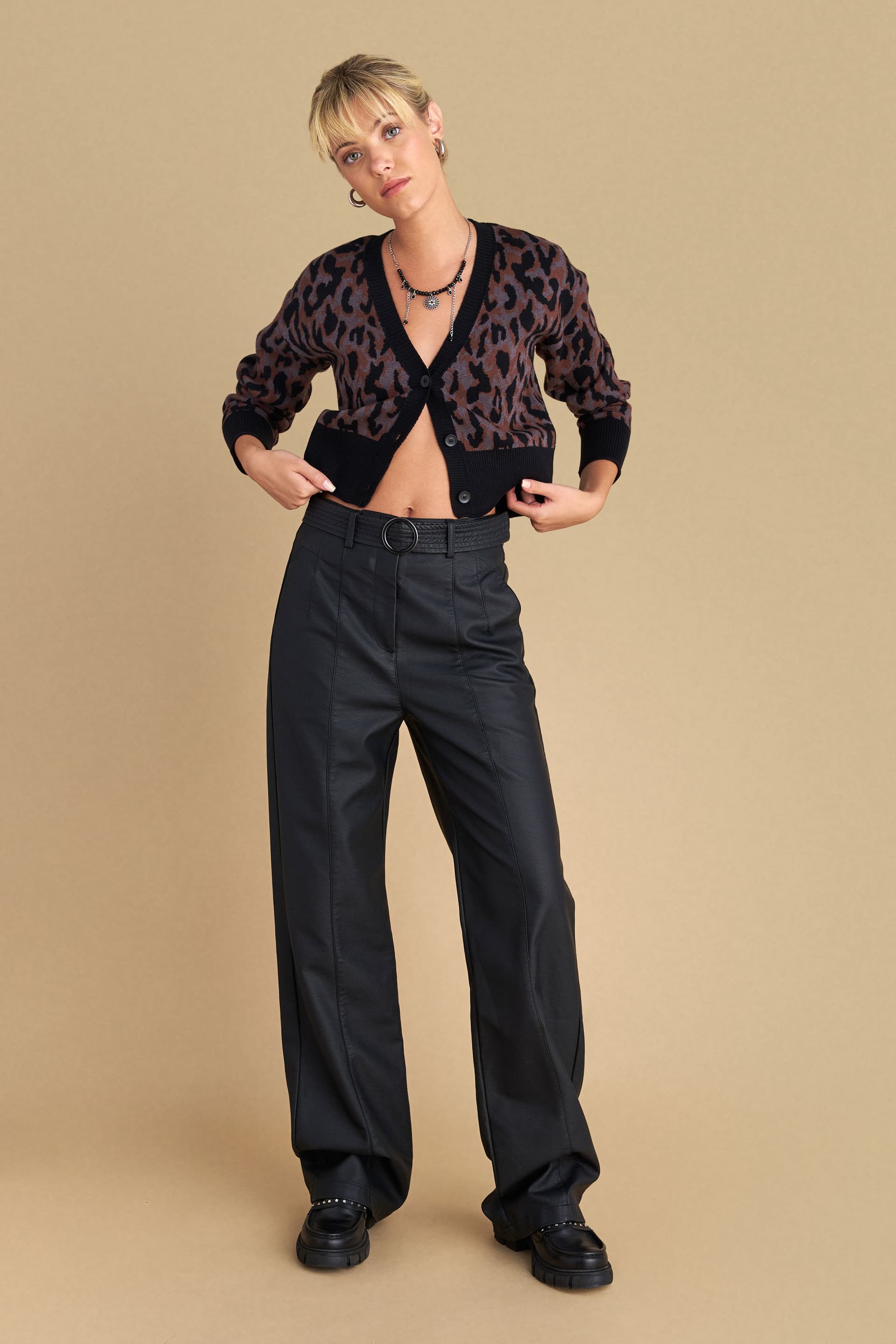 Παντελόνι δερματίνη με ζώνη - Μαύρο