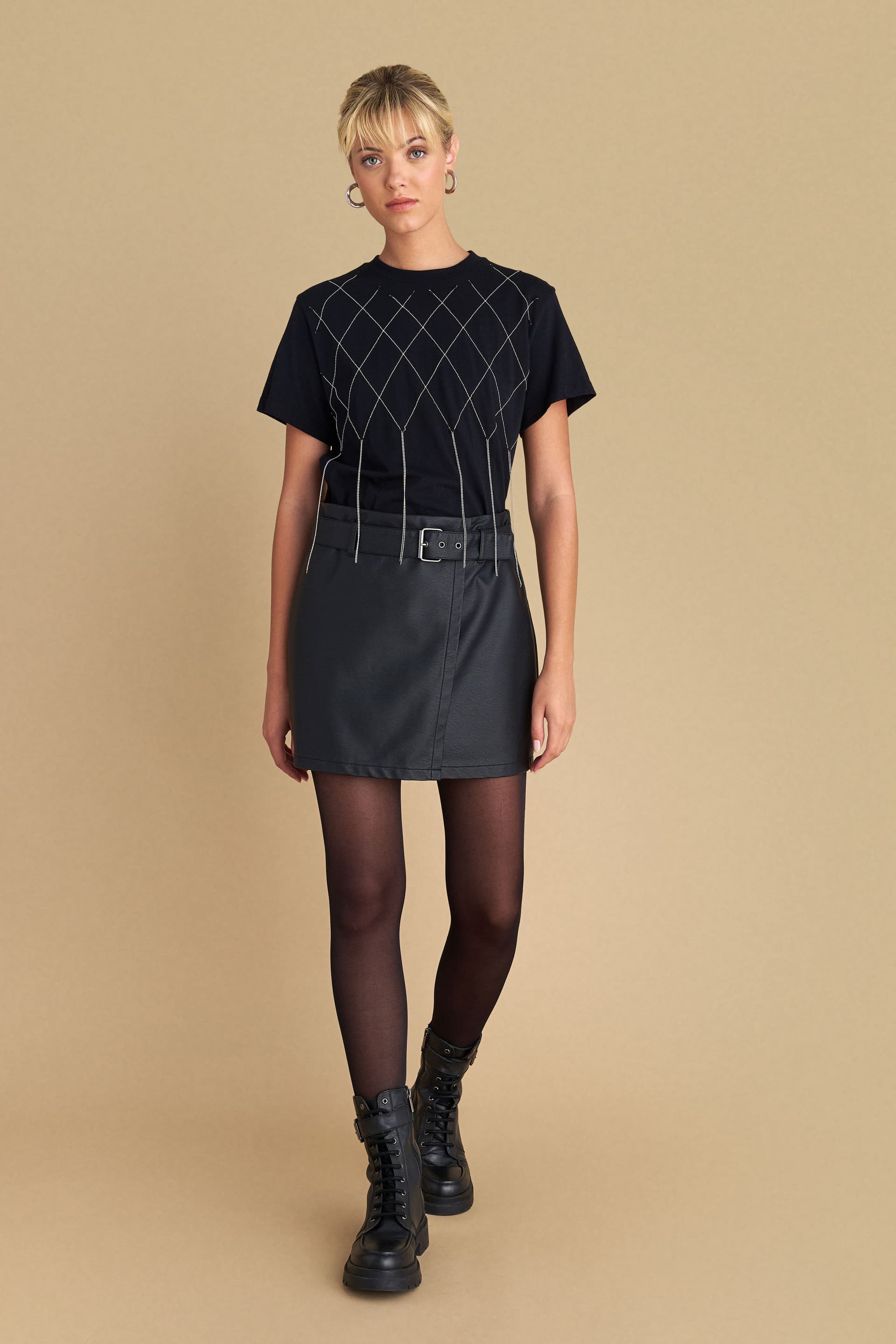 Φούστα μίνι δερματίνη με ζώνη - Μαύρο