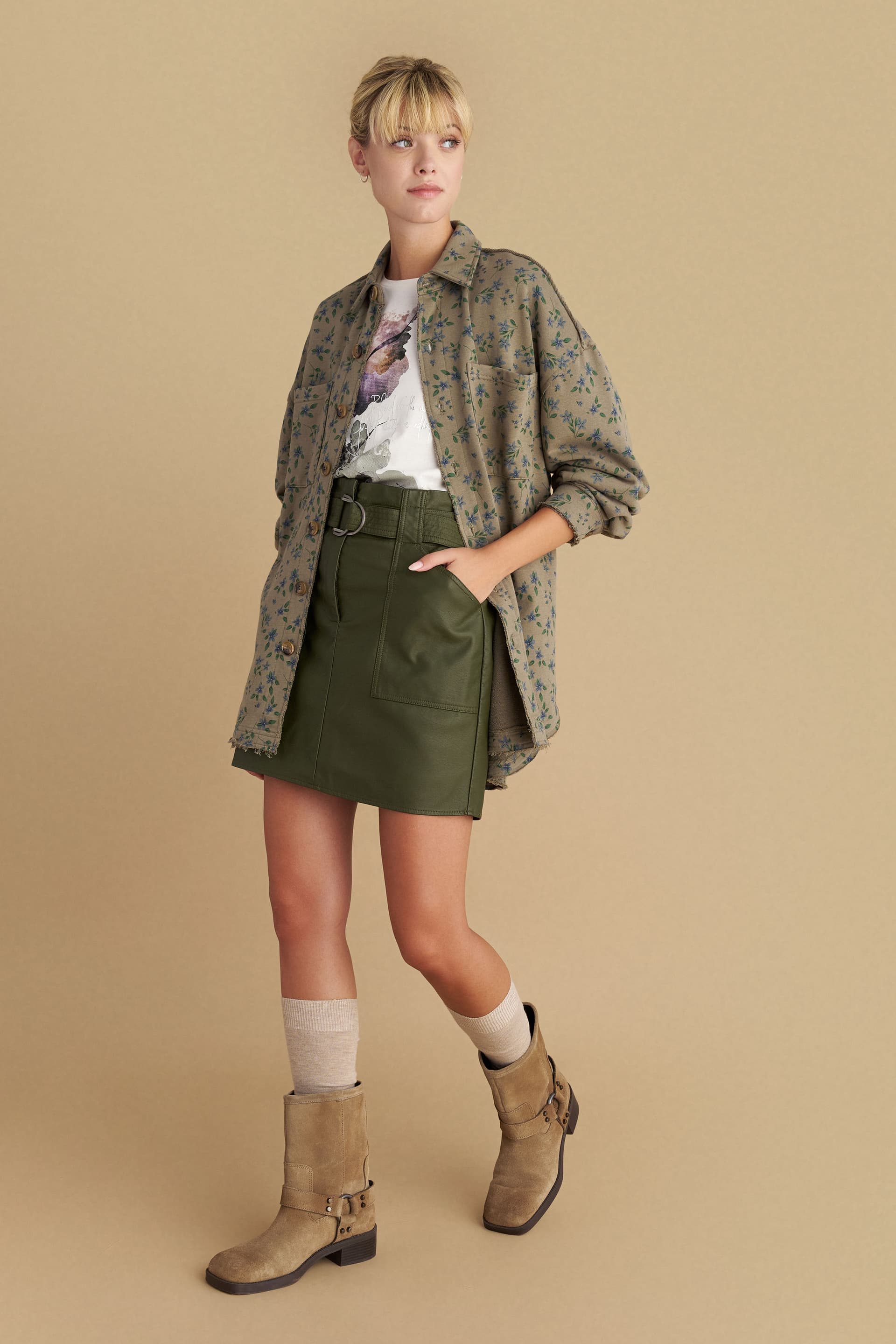 Φούστα μίνι δερματίνη με ζώνη - Χακί