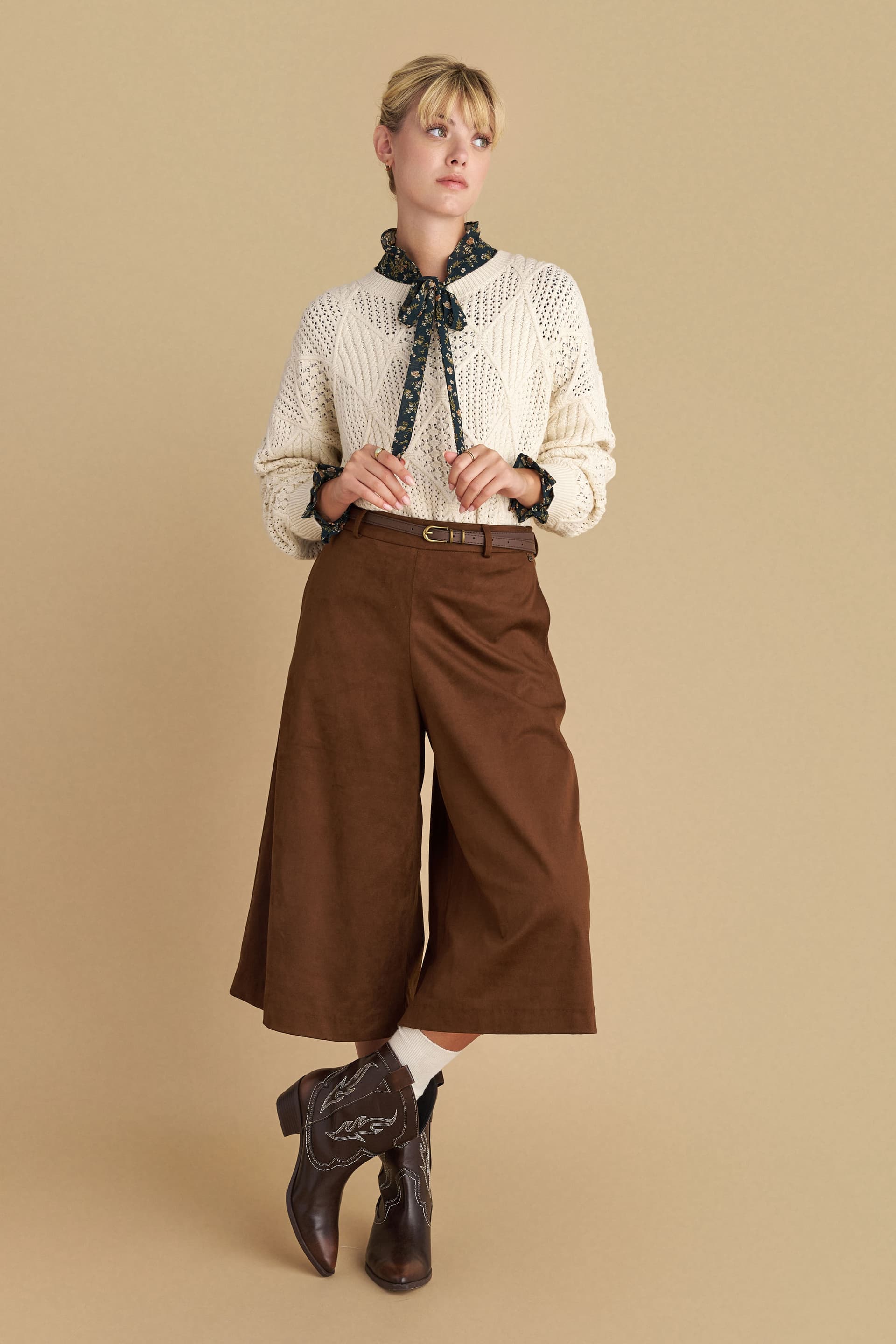 Βερμούδα σουέτ με ζώνη - CHOCOLATE