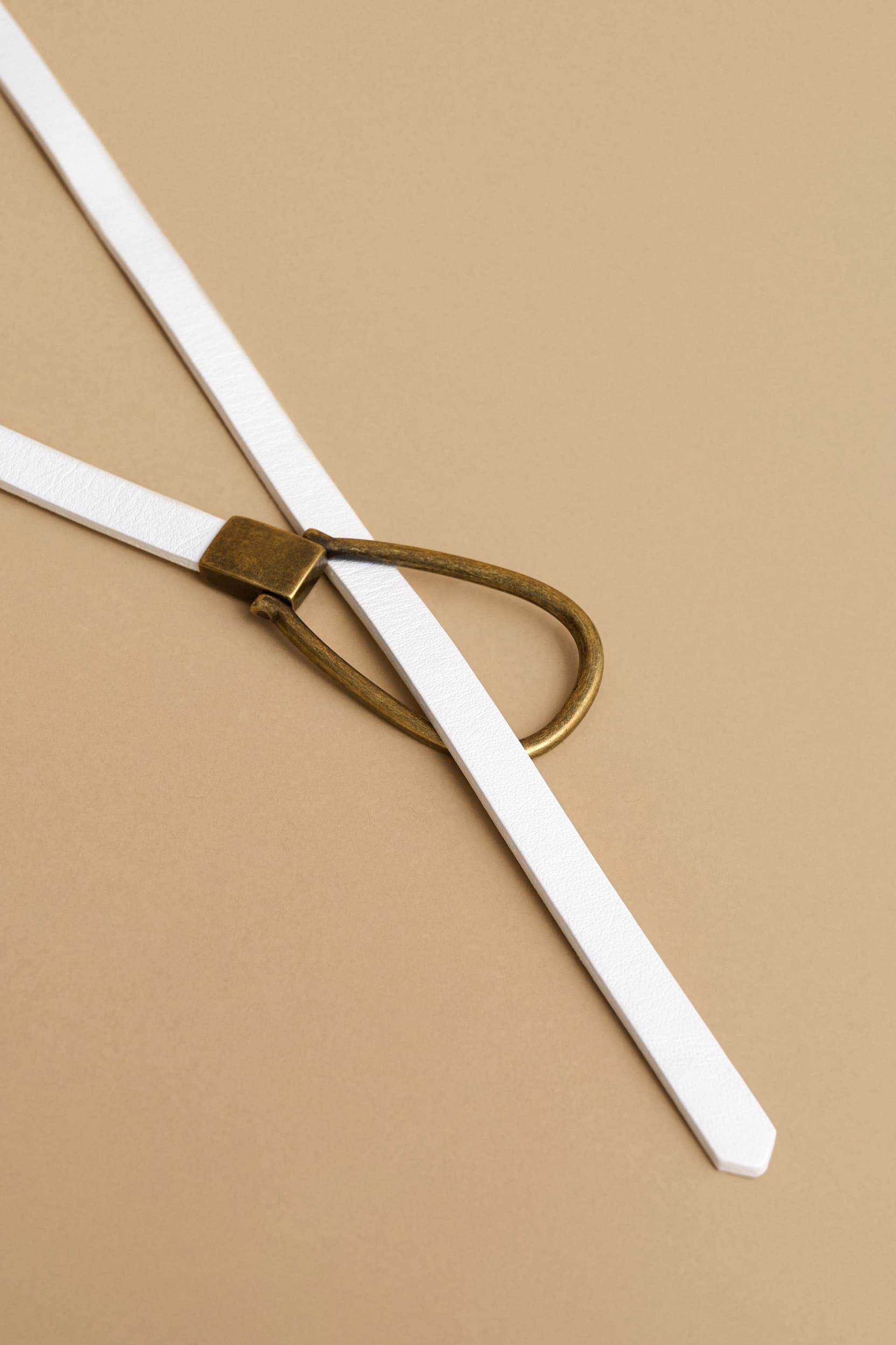 Ζώνη με χρυσή αγκράφα - Λευκό