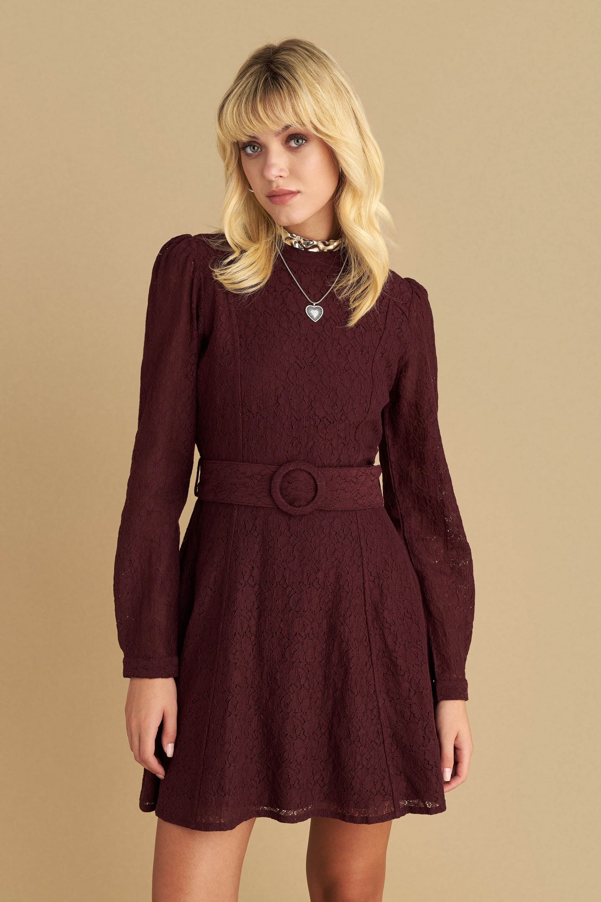 Φόρεμα μίνι δαντέλα με ζώνη - OXBLOOD