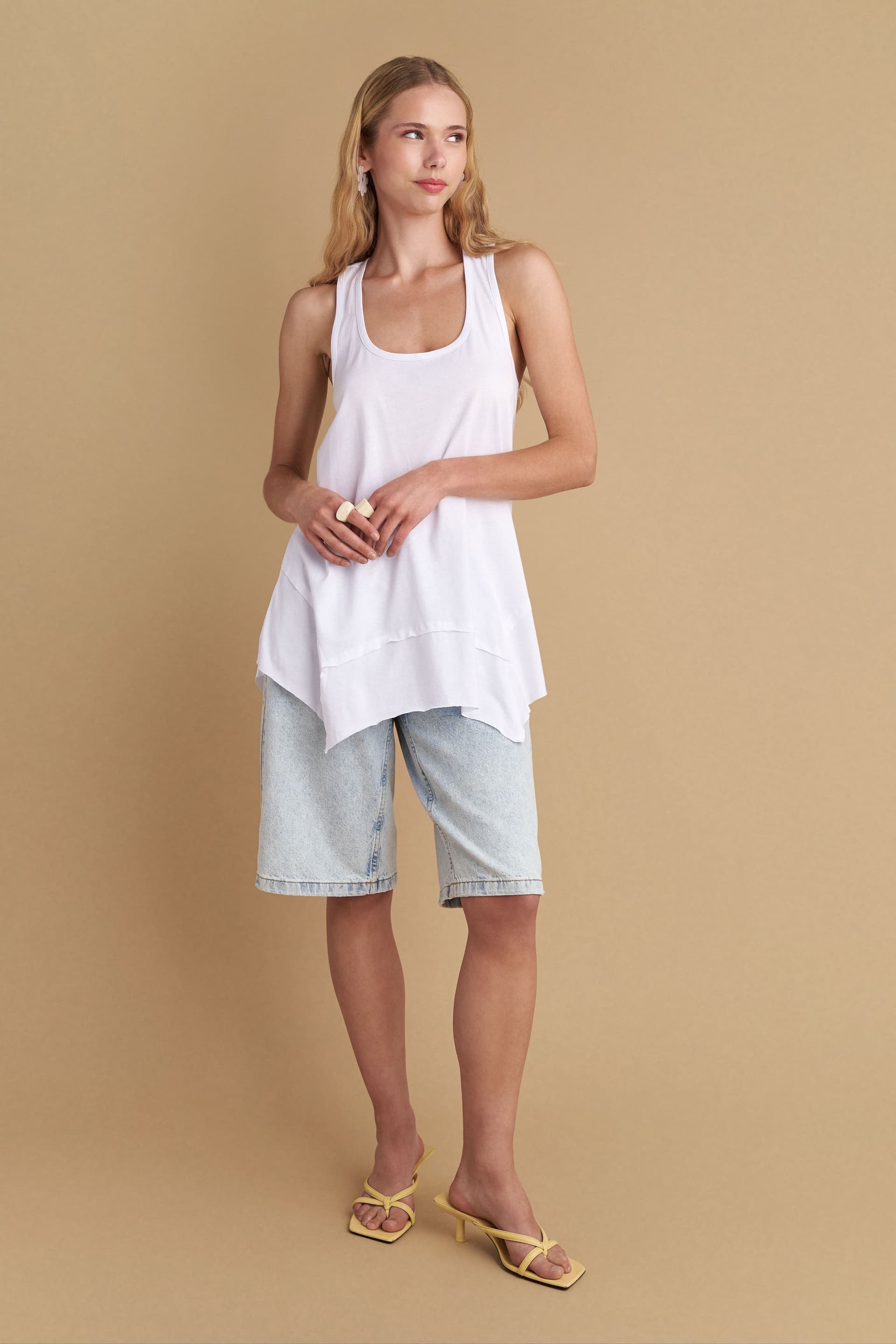 Μπλούζα μονόχρωμη ασύμμετρη - Λευκό