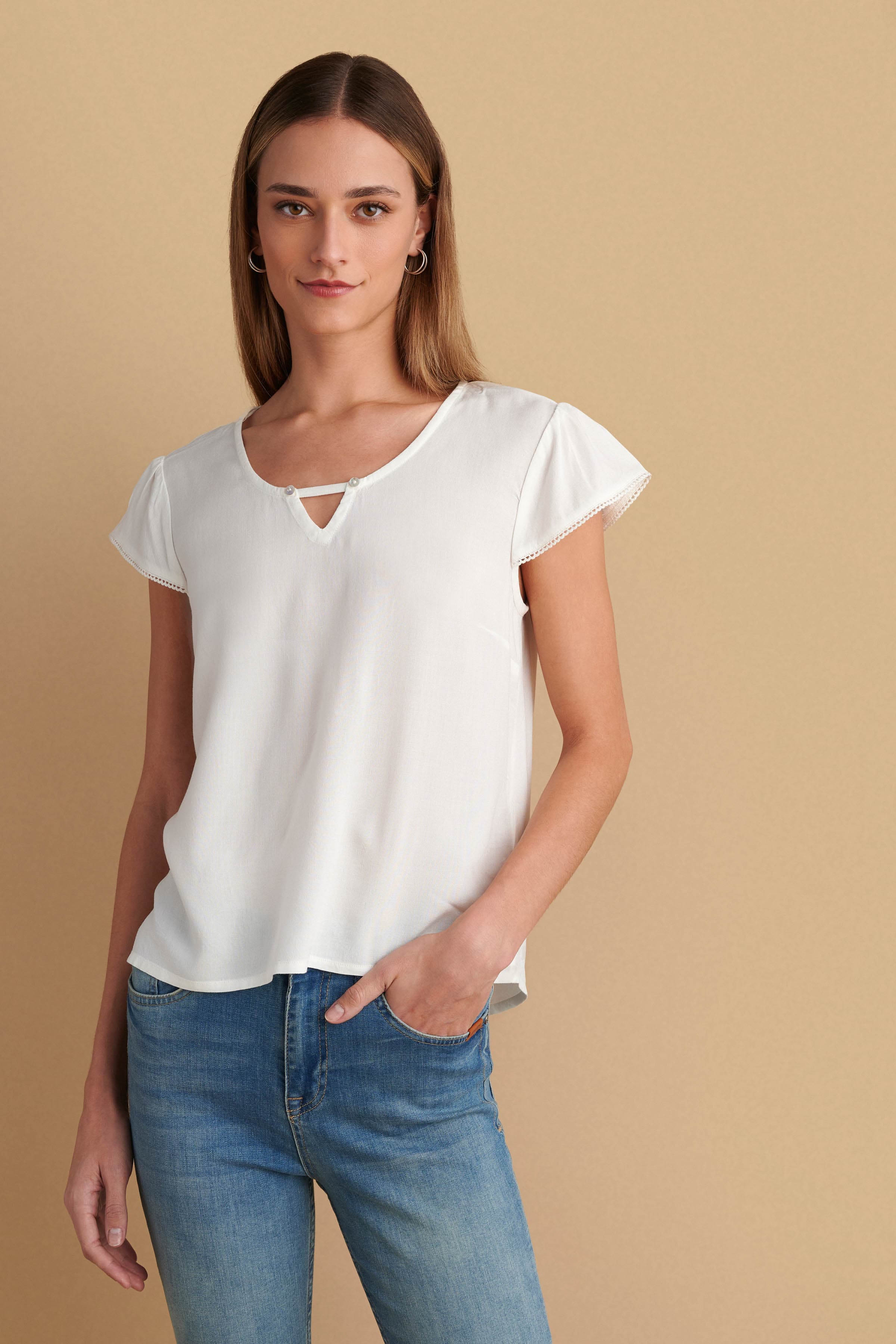 Τοπ με διακοσμητικά κουμπιά - Λευκό