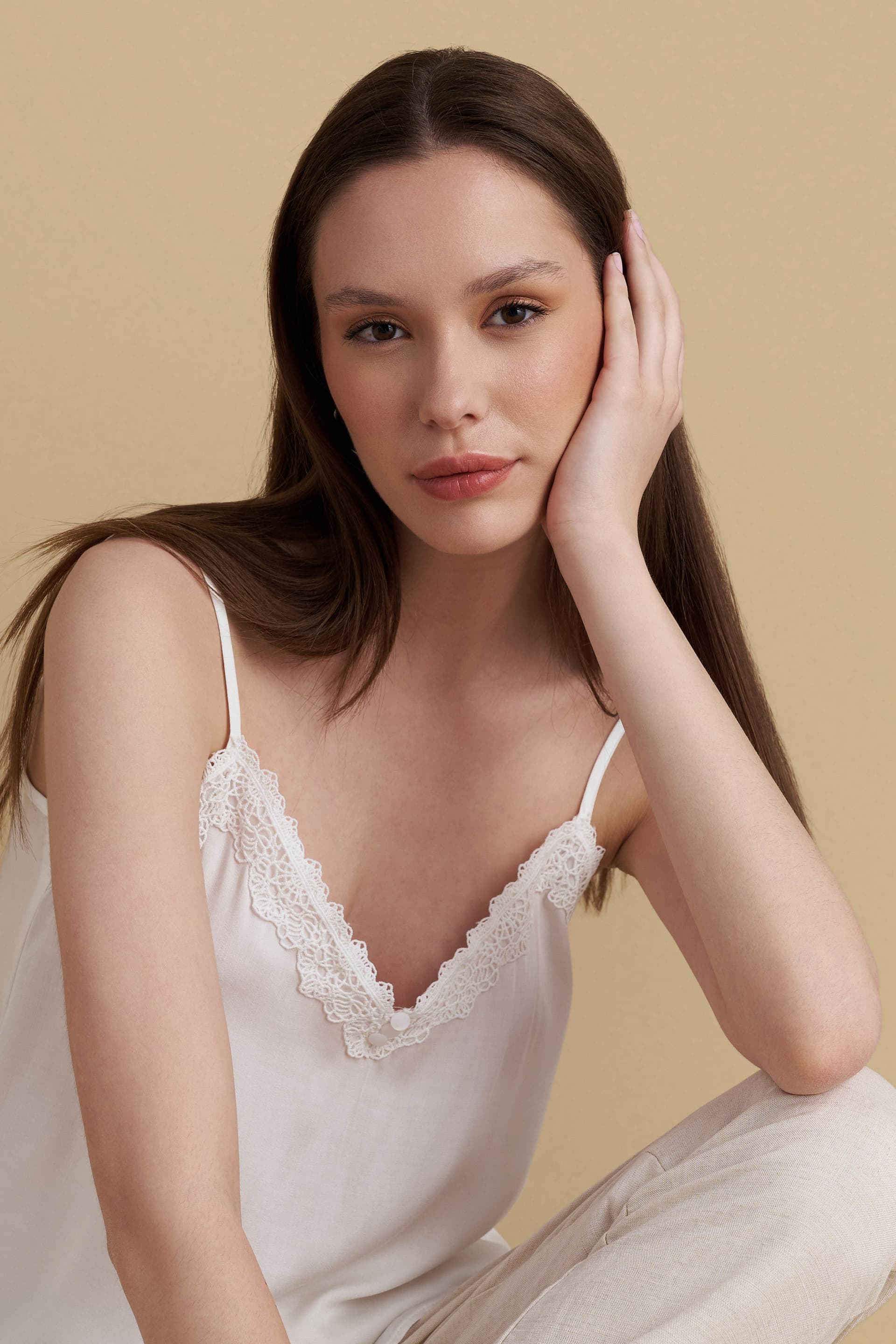 Τοπ με λεπτομέρεια δαντέλα - Λευκό