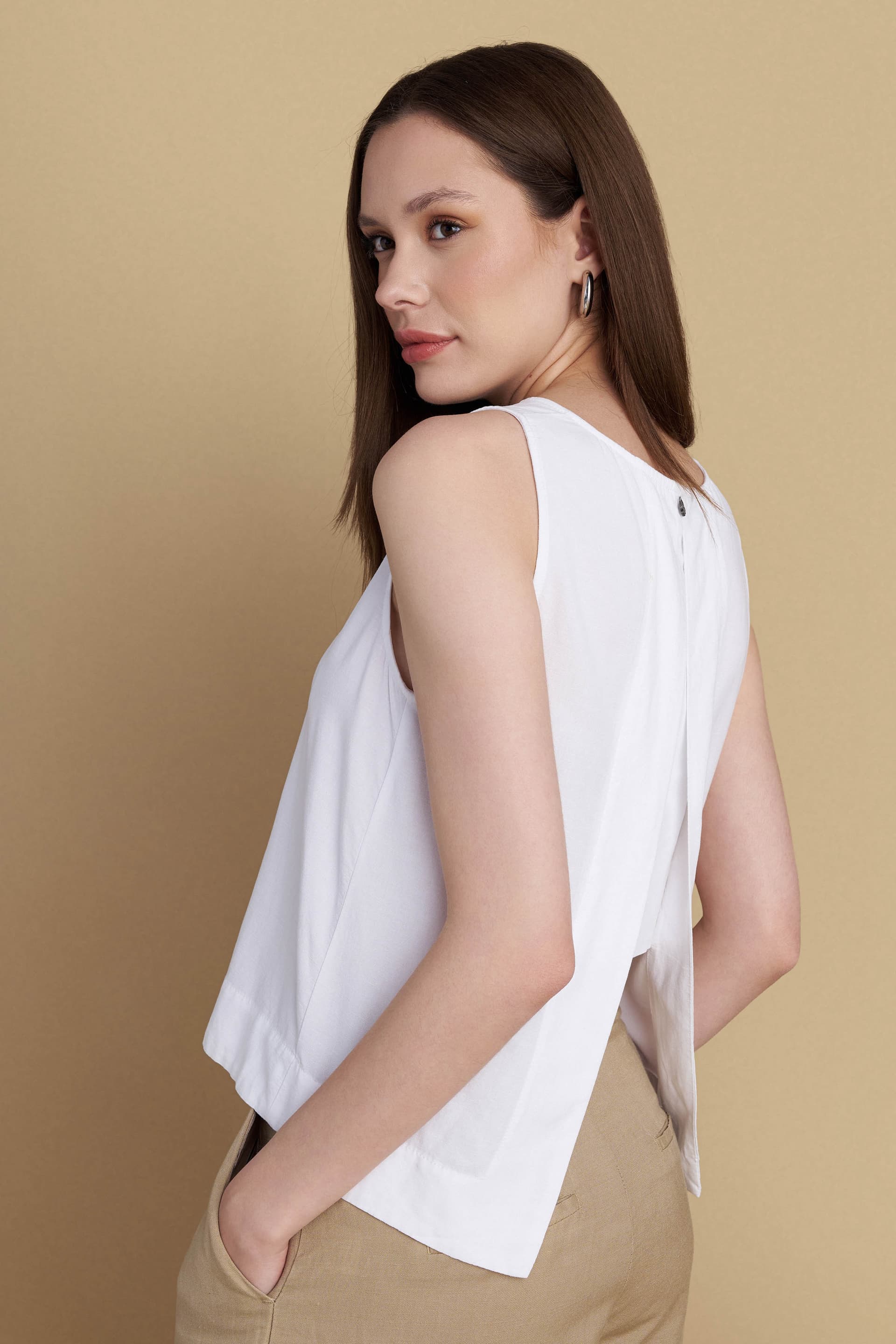 Τοπ αμάνικο ασύμμετρο - Λευκό