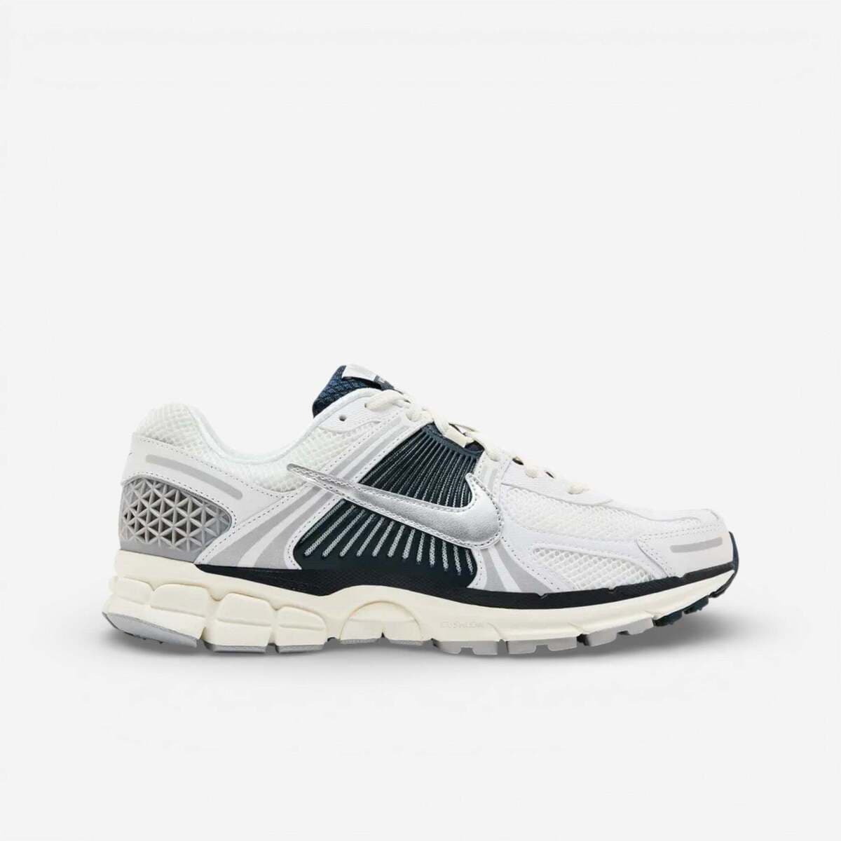 Xαμηλά Sneakers Nike Zoom Vomero 5 White Armory Navy (Women's)