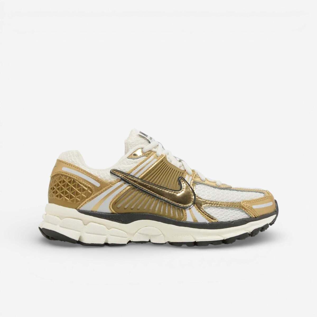 Xαμηλά Sneakers Nike Zoom Vomero 5 Metallic Gold (Women's)