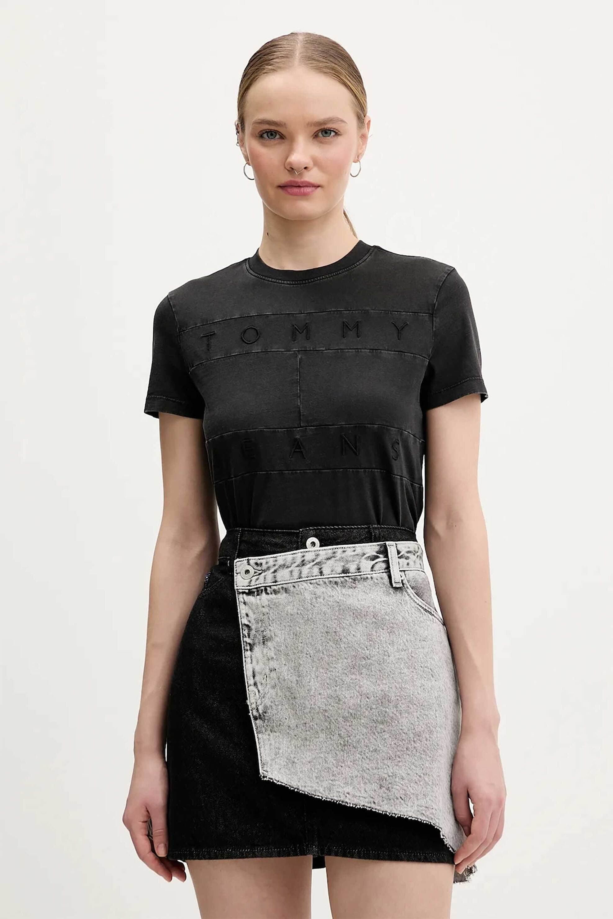 Tommy Jeans γυναικείο T-shirt με ανάγλυφο logo print Slim Fit