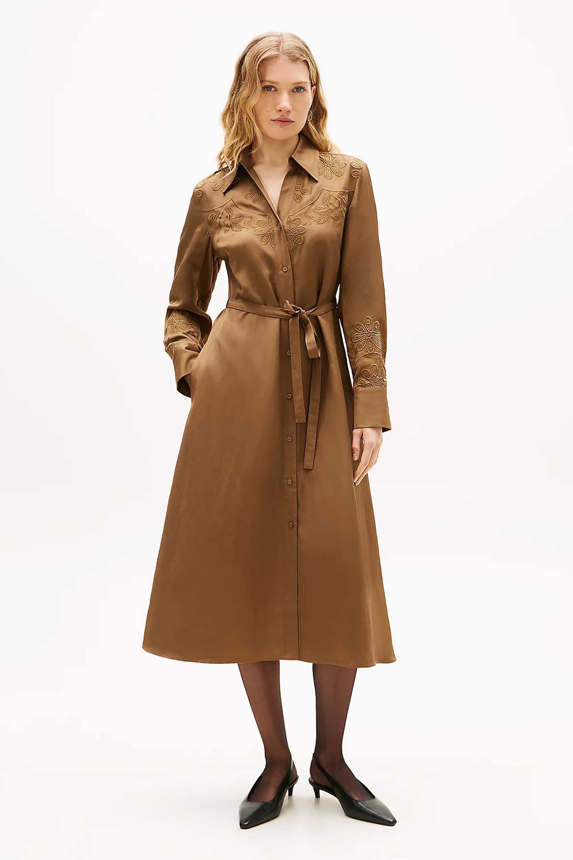 Tommy Hilfiger γυναικείο midi φόρεμα σεμιζιέ με κεντημένο floral σχέδιο Regular Fit