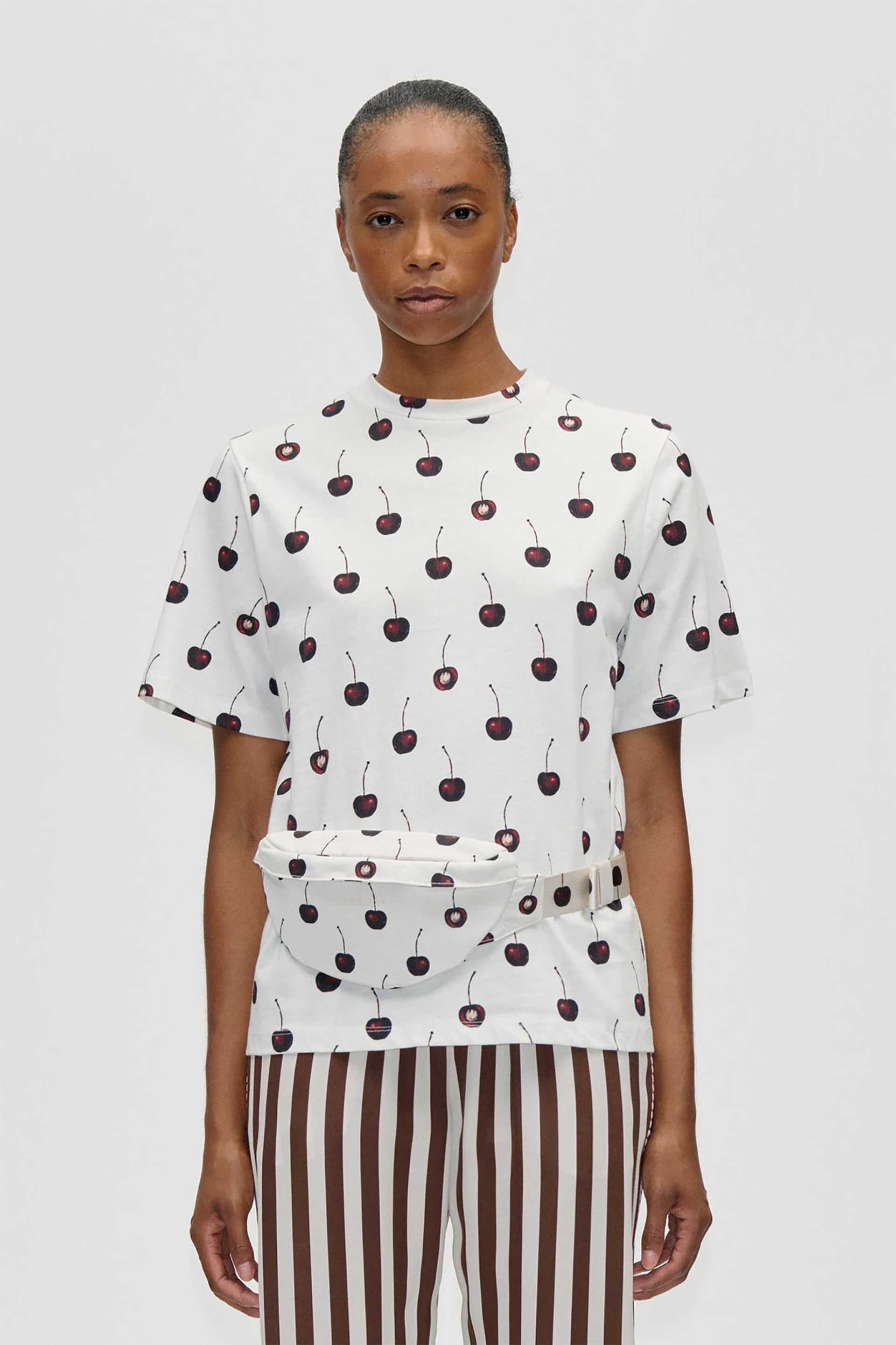 Stine Goya γυναικείο T-shirt με floral print "Cherry"